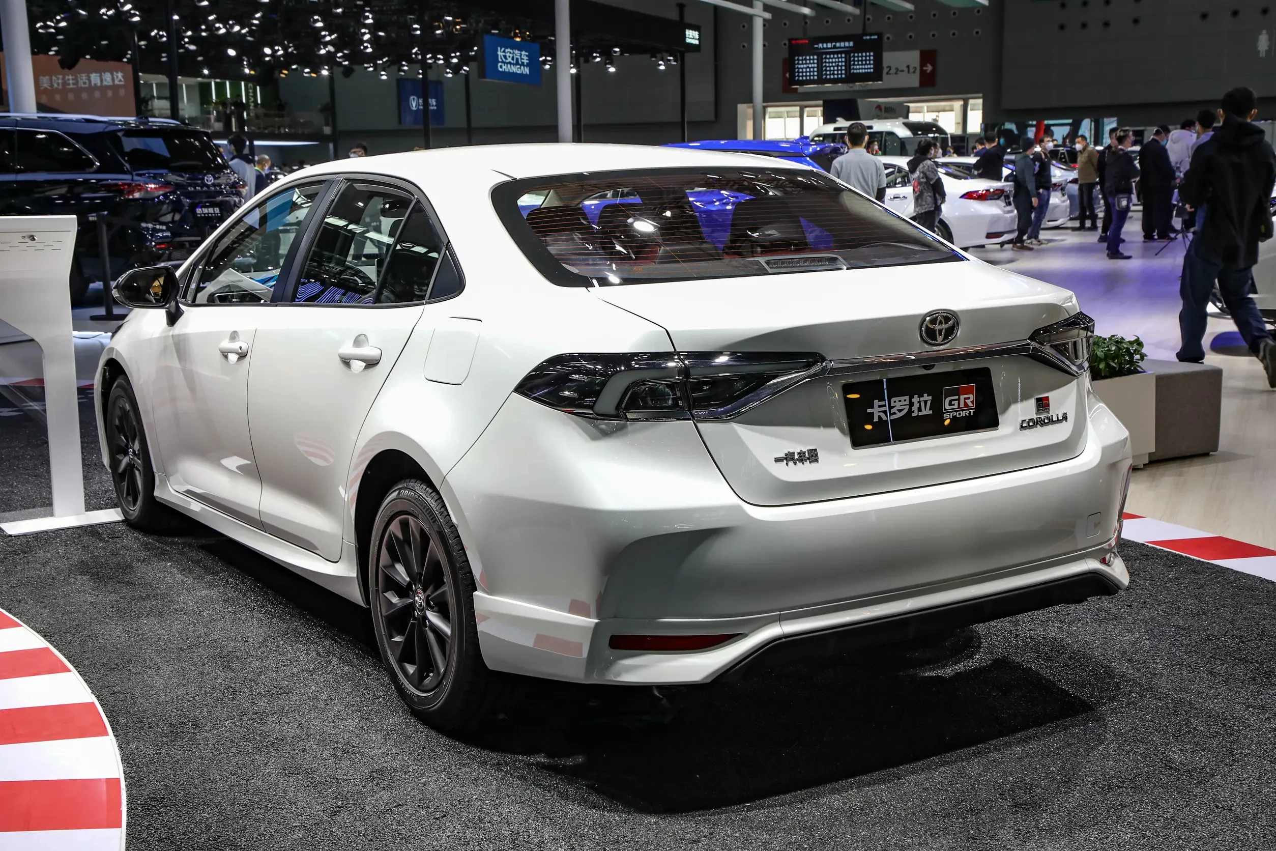 China hot selling Cheap faw toyota corolla new car 2023 gasoline toyota corolla hybrid 4 door 5 seats compact sedan