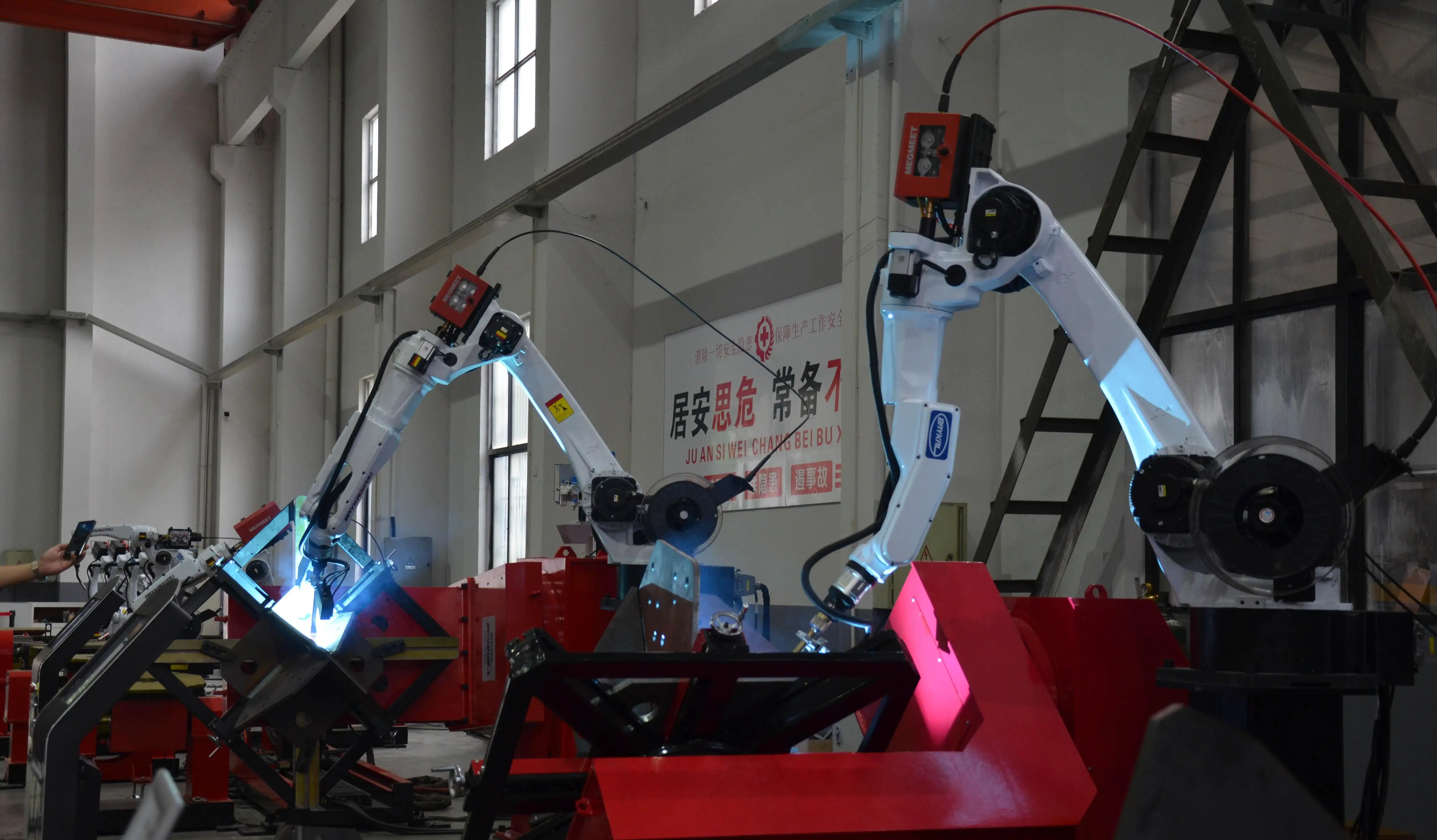 6 Axis Robots Machine Undercarriage Robotic For Frame Welding Robot