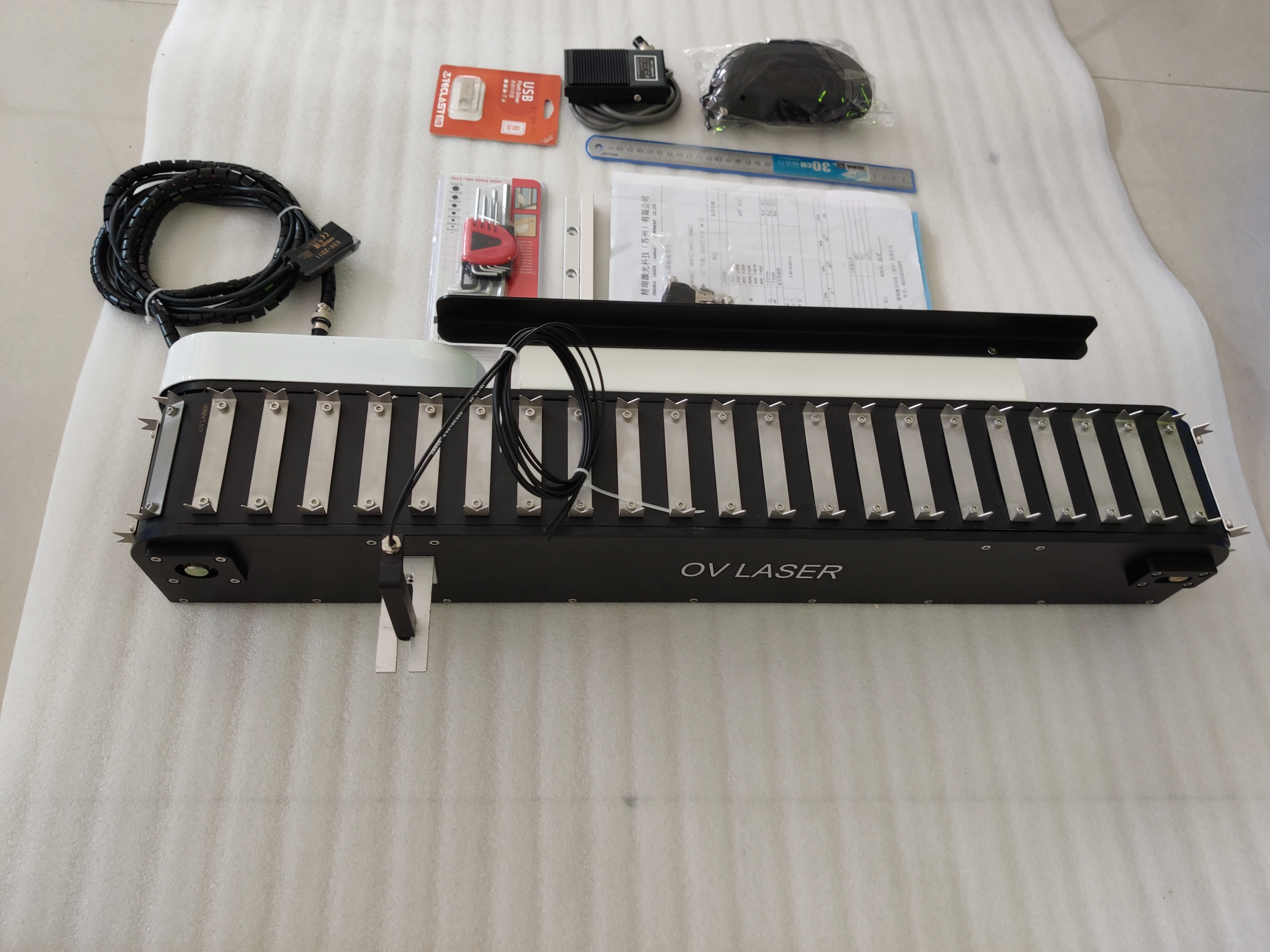 Metal Plastic Pen engraving laser with rotary table Fiber laser pen conveyor feeder Laser engraver for pen