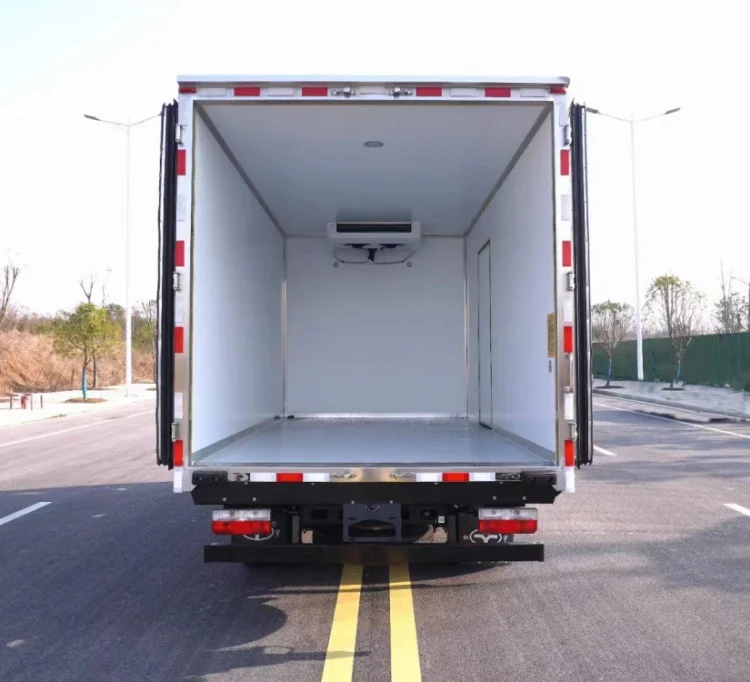 Favorite Box Type Refrigerated Truck for Transporting Fruits and Vegetables