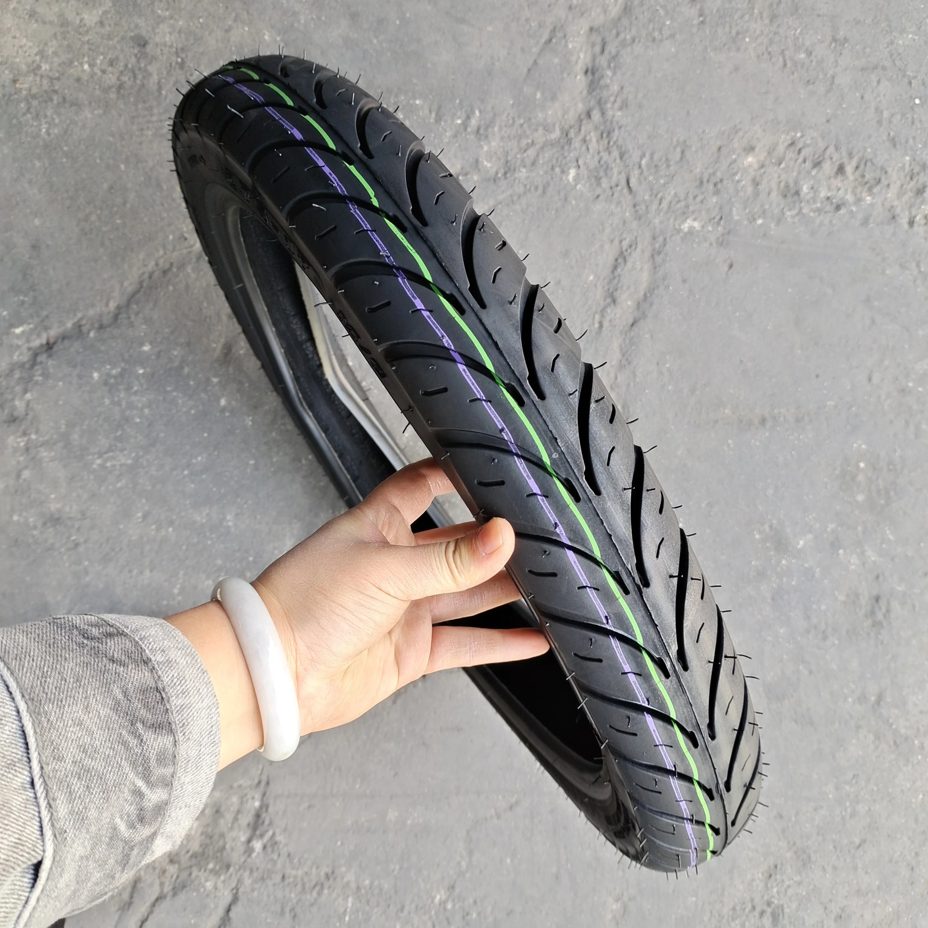 High-quality pneumatic thickened motorcycle tire 2.75-17 outer tire