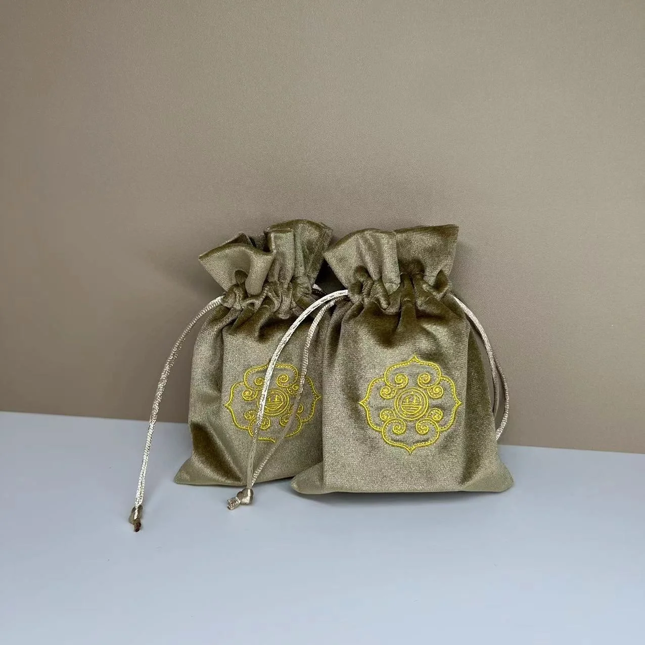 Luxury Custom Silky Velvet Drawstring Bag Eco Garment Storage Packaging Bag Velvet Jewellery Shoe Dust Bag with Embroidered Logo