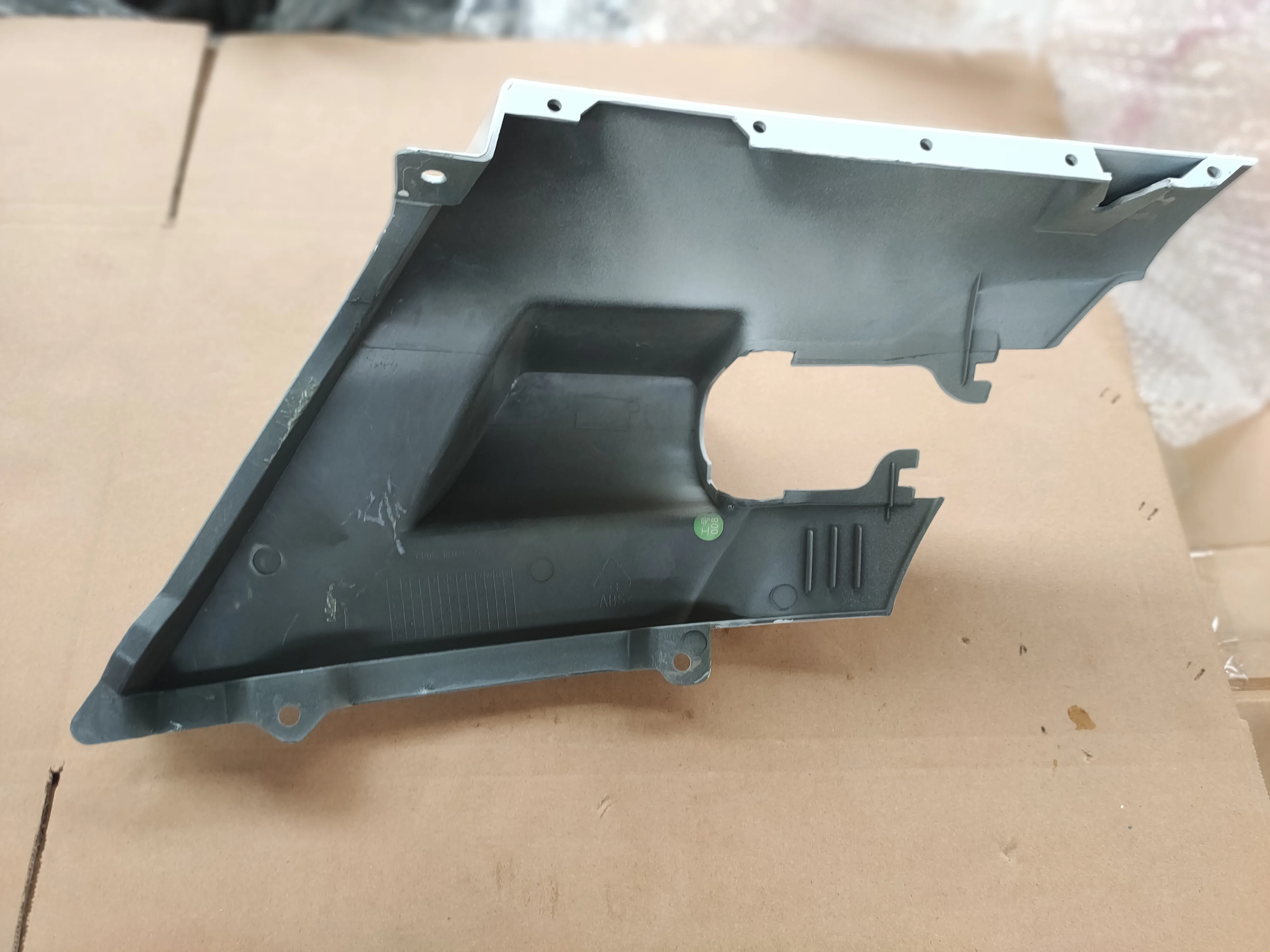 
N600038362 High-quality Left decorative corner plate for Naveco Truck parts C-300 