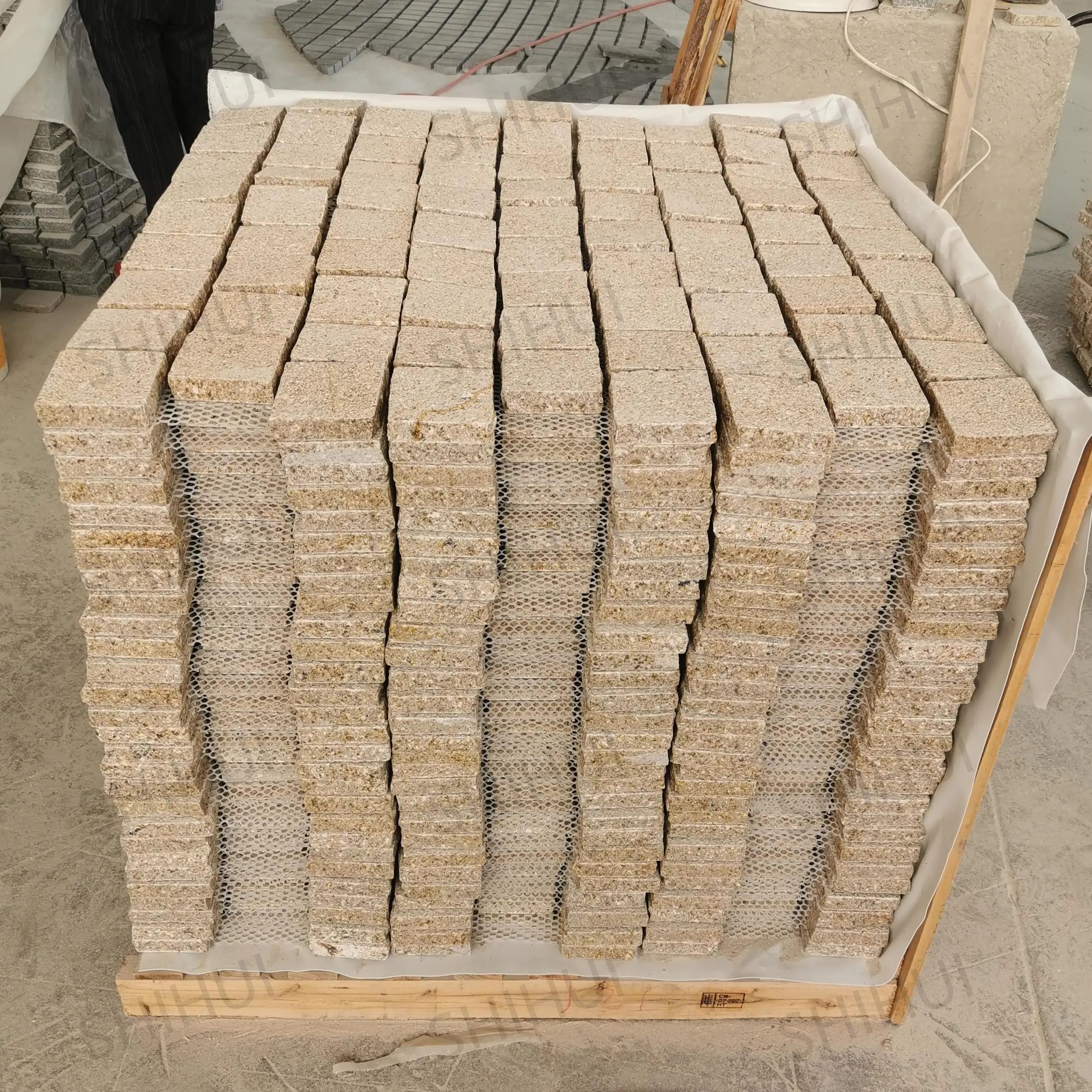 SHIHUI G682 Granite Cube Brick Pattern Brush-Hammered Surface Split Edge Paving Stone Mesh Cobblestone for Outdoor Pavers