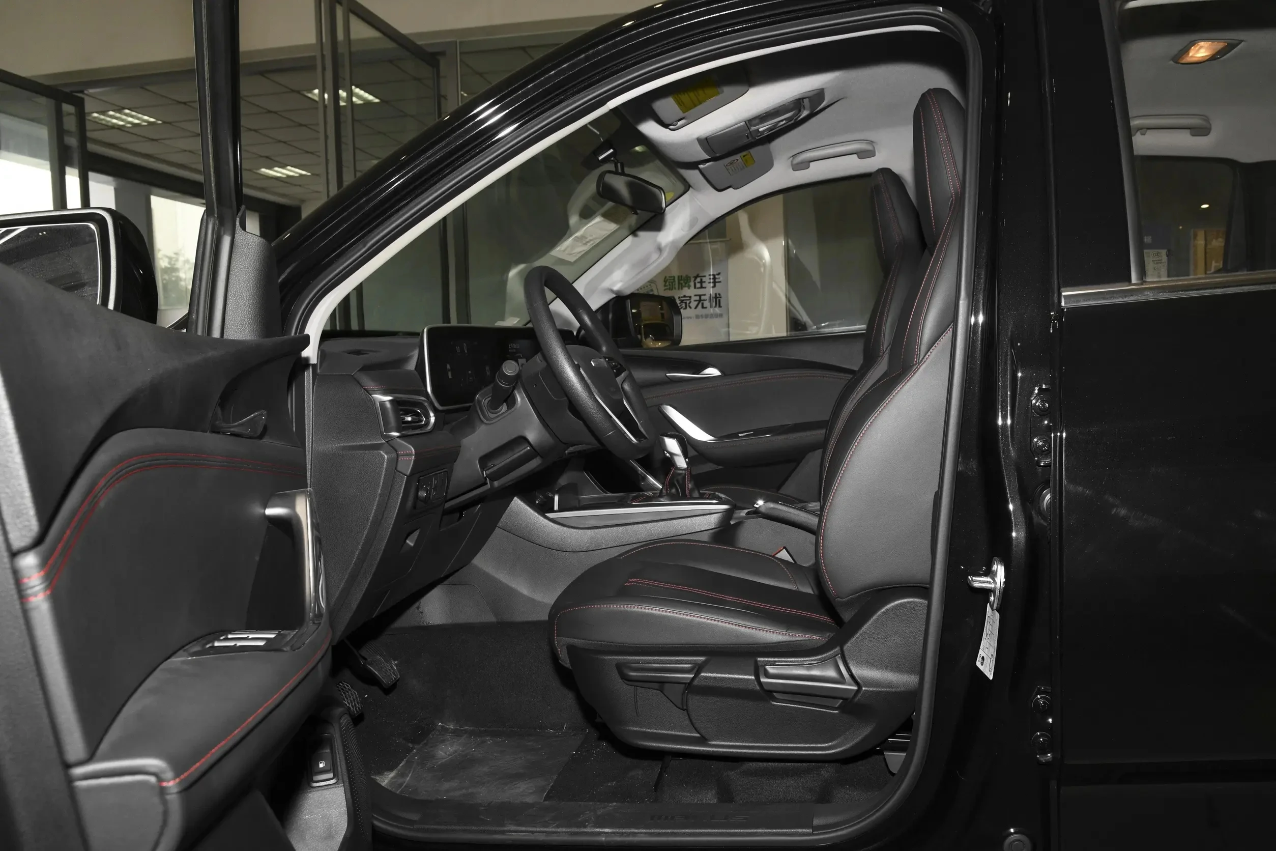 2023 SAIC Maxus T60  New Pure Electric Diesel Truck Pickups  Manual Gearbox Tire Size Leather Seats Dark Interior