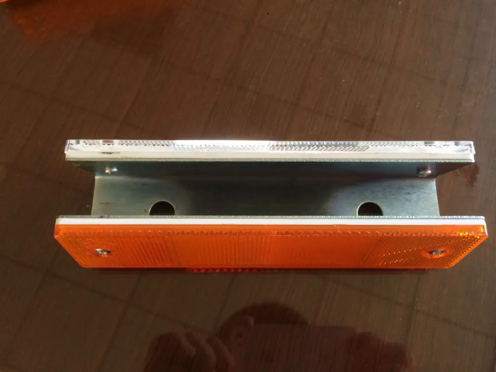 Column delineator single side reflective delineator post