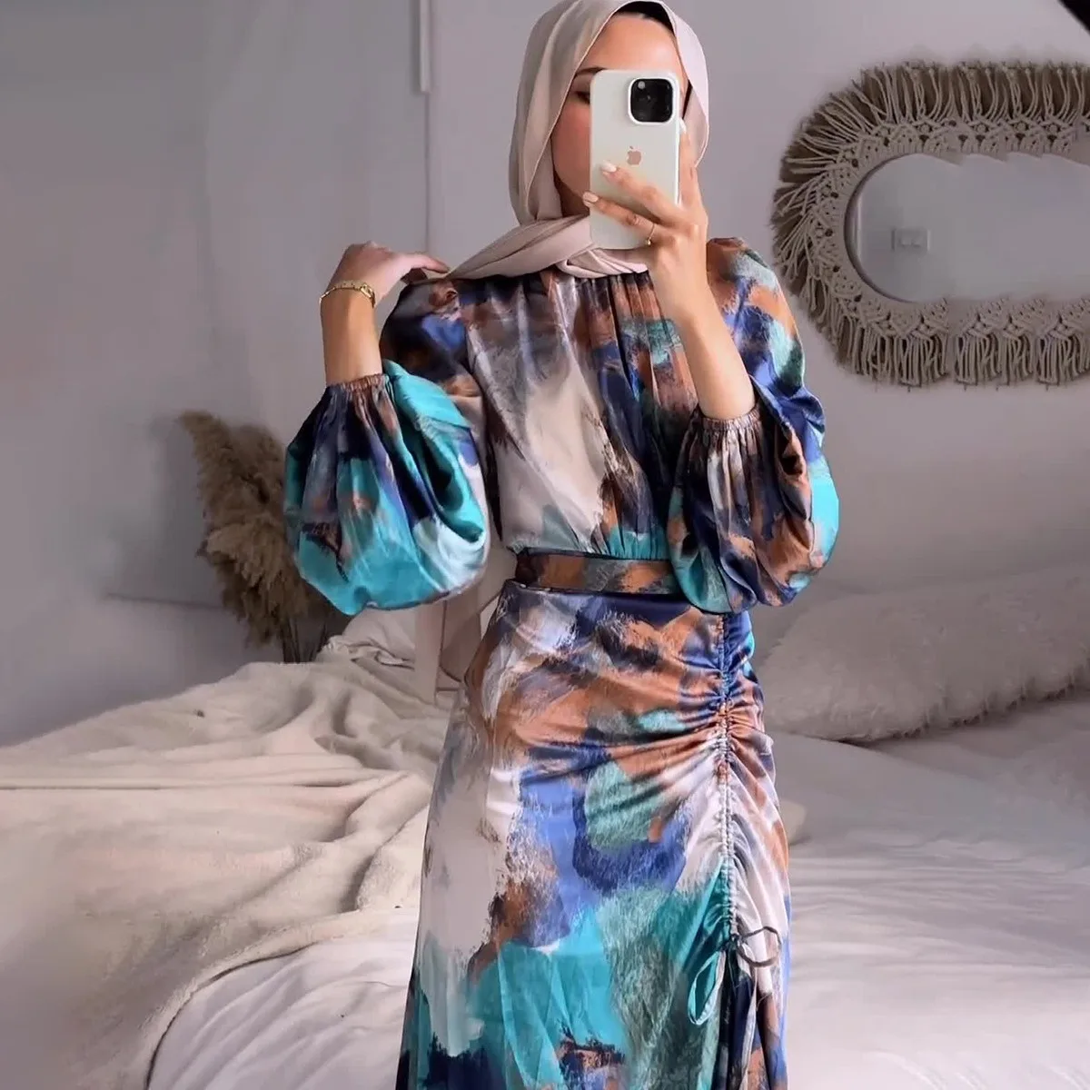 Middle East Women Autumn New Pleated waist tight slimming exotic long sleeve dress Color pattern design Muslim