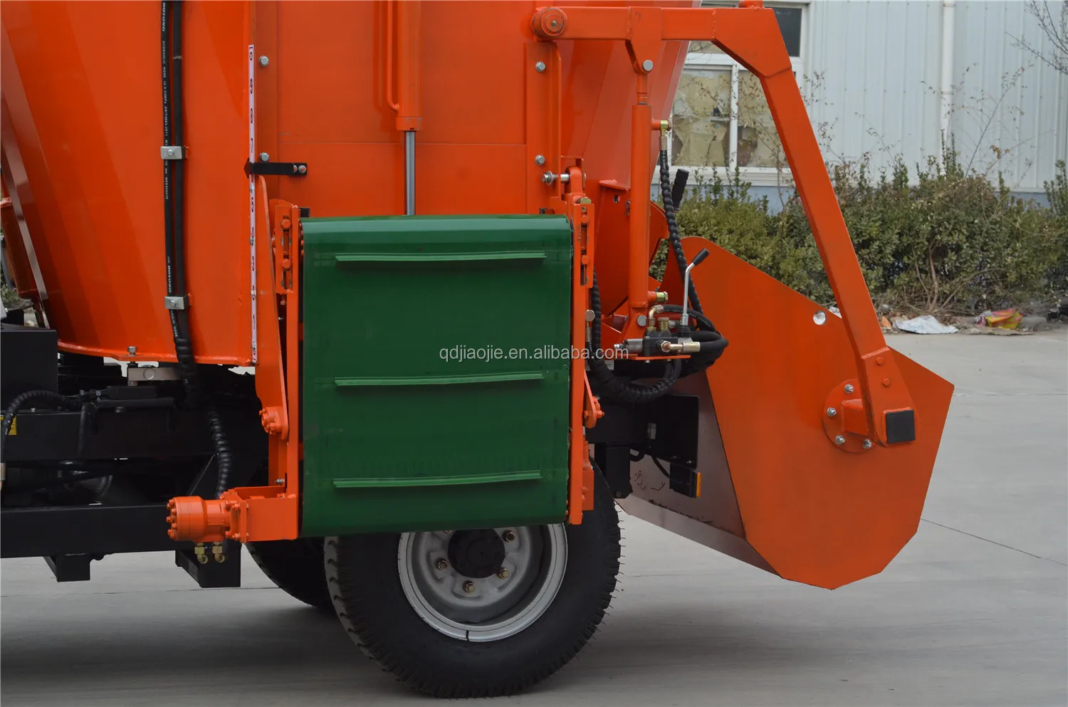 Dairy farm tmr mixer wagon!