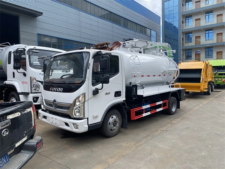 High power FOTON  8 cubic meter high pressure dredging and sewage suction truck with hydraulic rotary sewage suction pipe