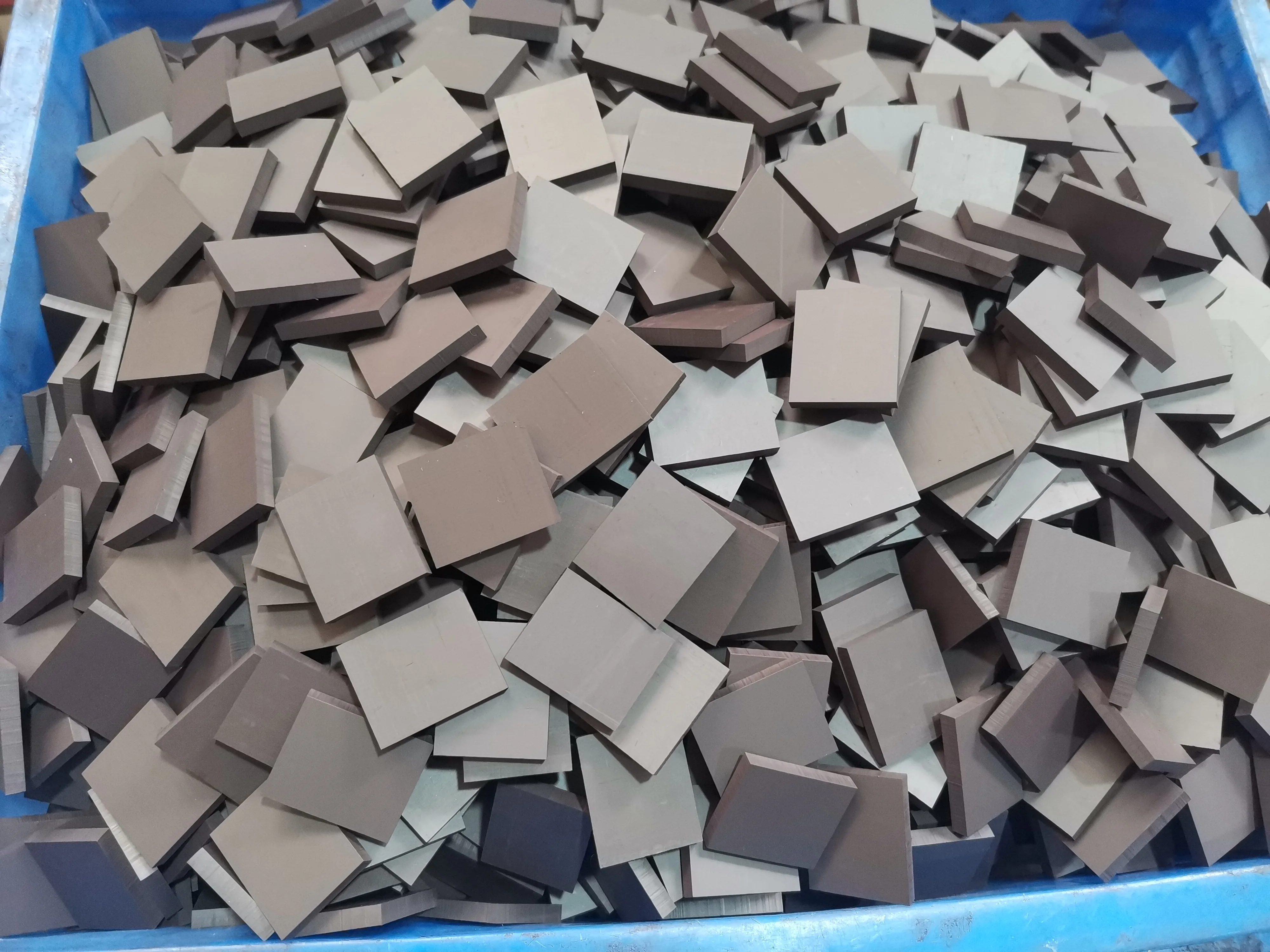 2022 hot sale factory main product rubber magnet brown square punch magnet for clip