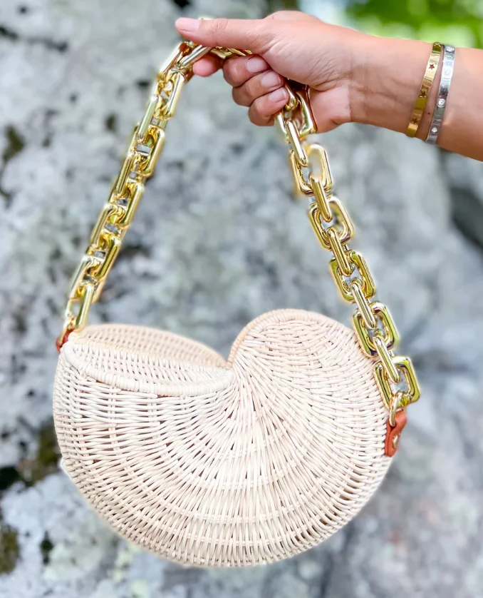 Fashion Women Handwoven Bohemian Shell Rattan Straw Shoulder Bags for Girls Metal Bag Chains Boho Crossbody Beach Bags