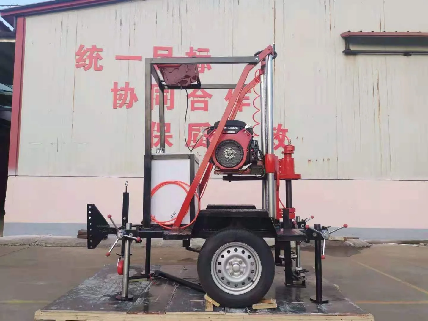 Concrete drilling and coring machine asphalt pavement drilling locomotive supporting point start coring machine