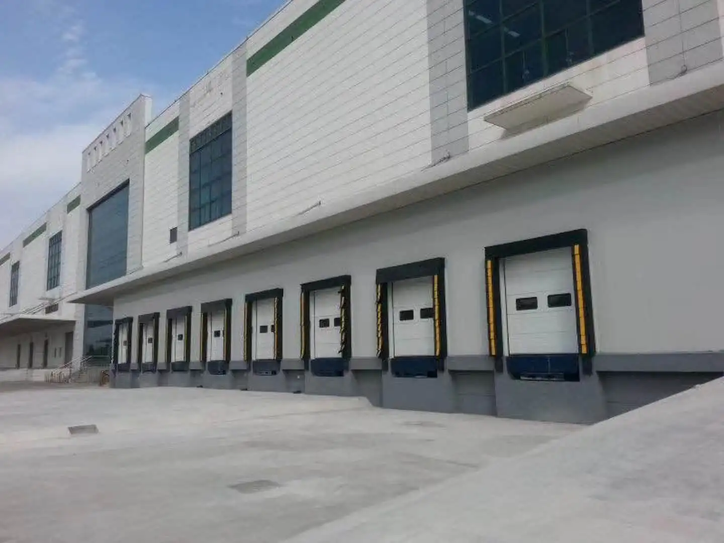 
metal rolling door 