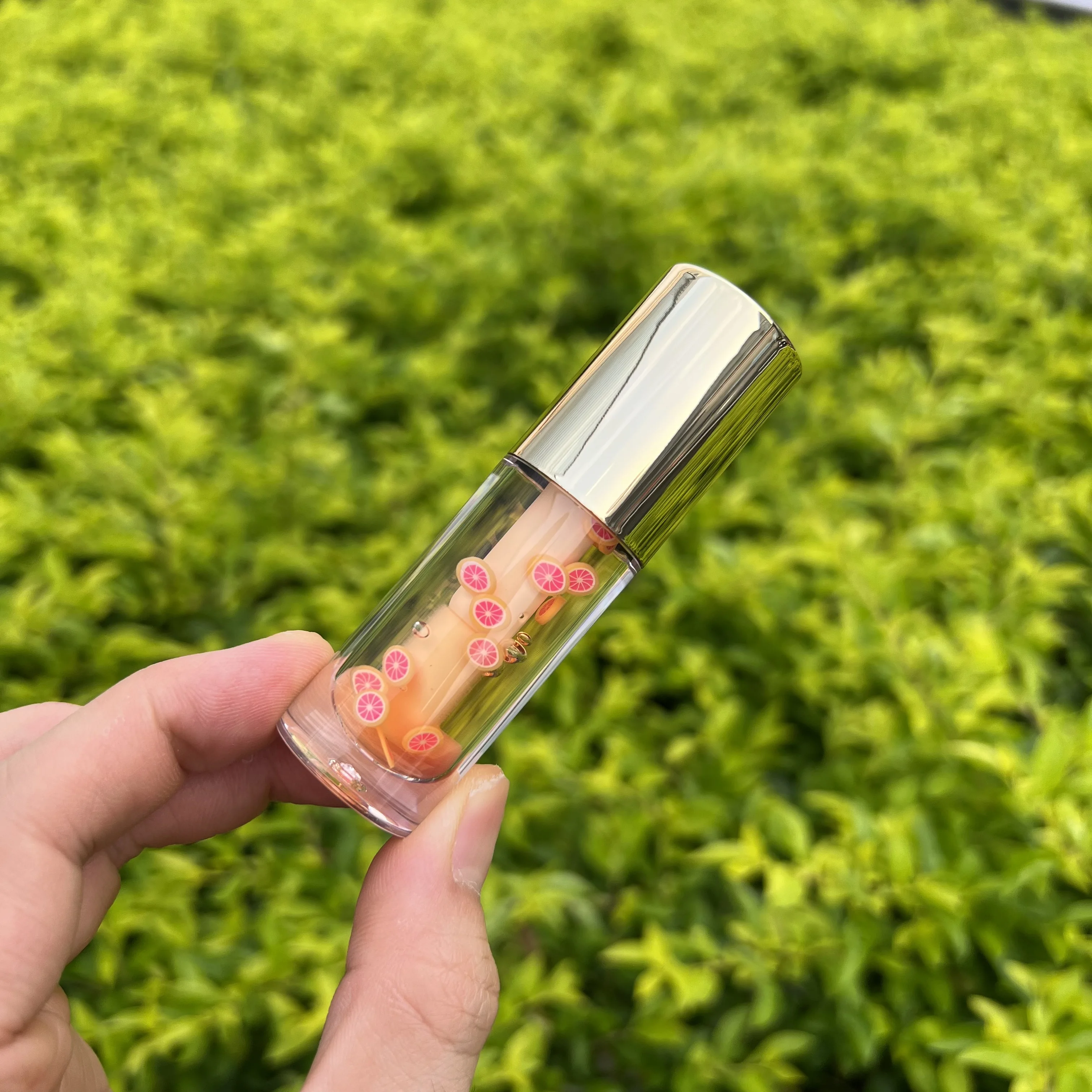 New Gloss Supplier 16 Color Golden Round Tubes 6ml Vegetarian Fruit Lip Gloss Customized Logo Own Brand Lip Gloss