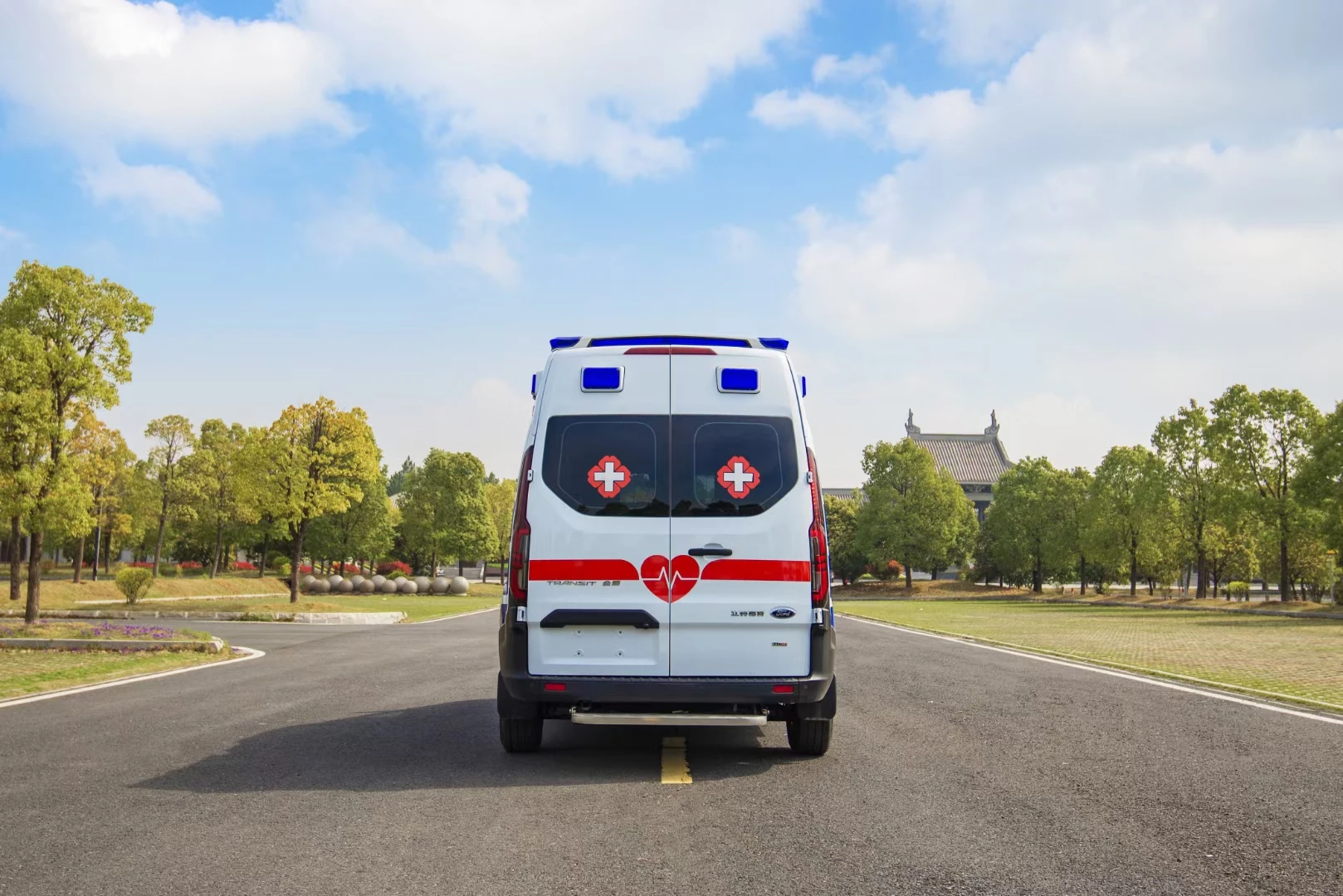 Medical ICU Emergency Ambulance Vehicle Transit Negative Pressure Ambulance Car Price