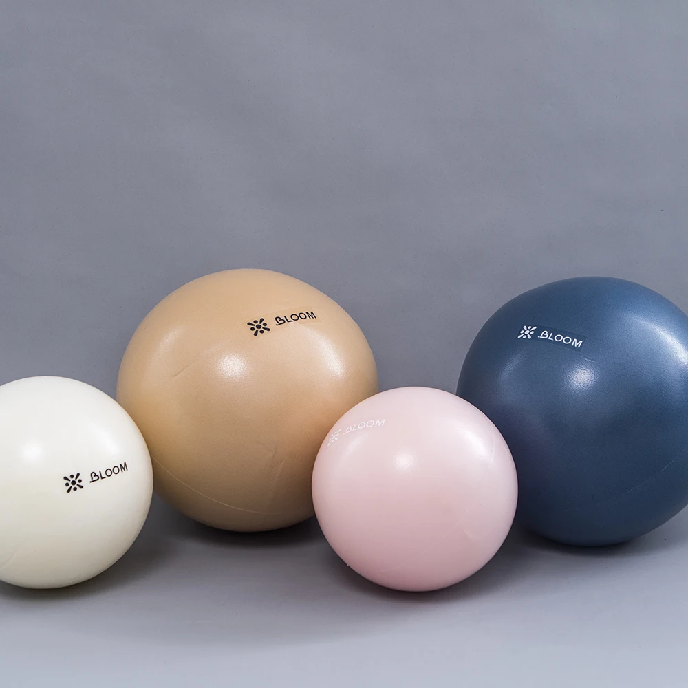 Custom 20/30cm Yoga Ball Exercise PVC Small Mini Pilates Ball Gym Fitness Stability Ball with Logo