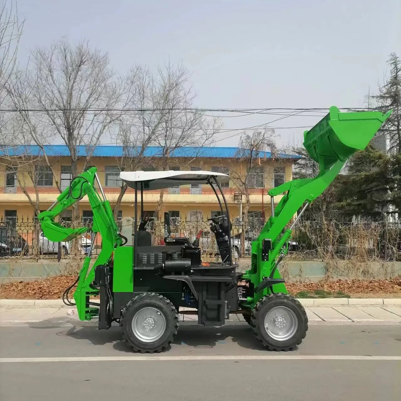 Лидер продаж экскаватор-погрузчик 2400 кг