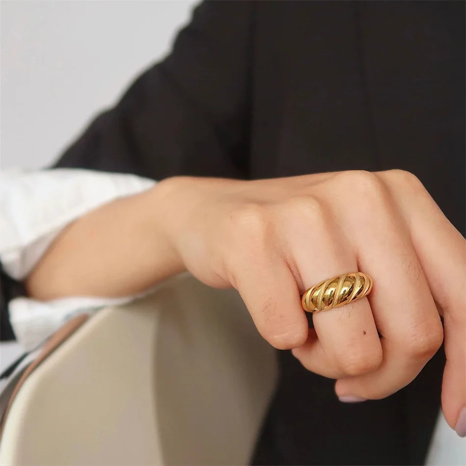 INS Simple Stainless Steel 18K Gold Plated Embossed Croissant Rings Titanium Steel PVD Geometric Curve Arc Ring Jewelry