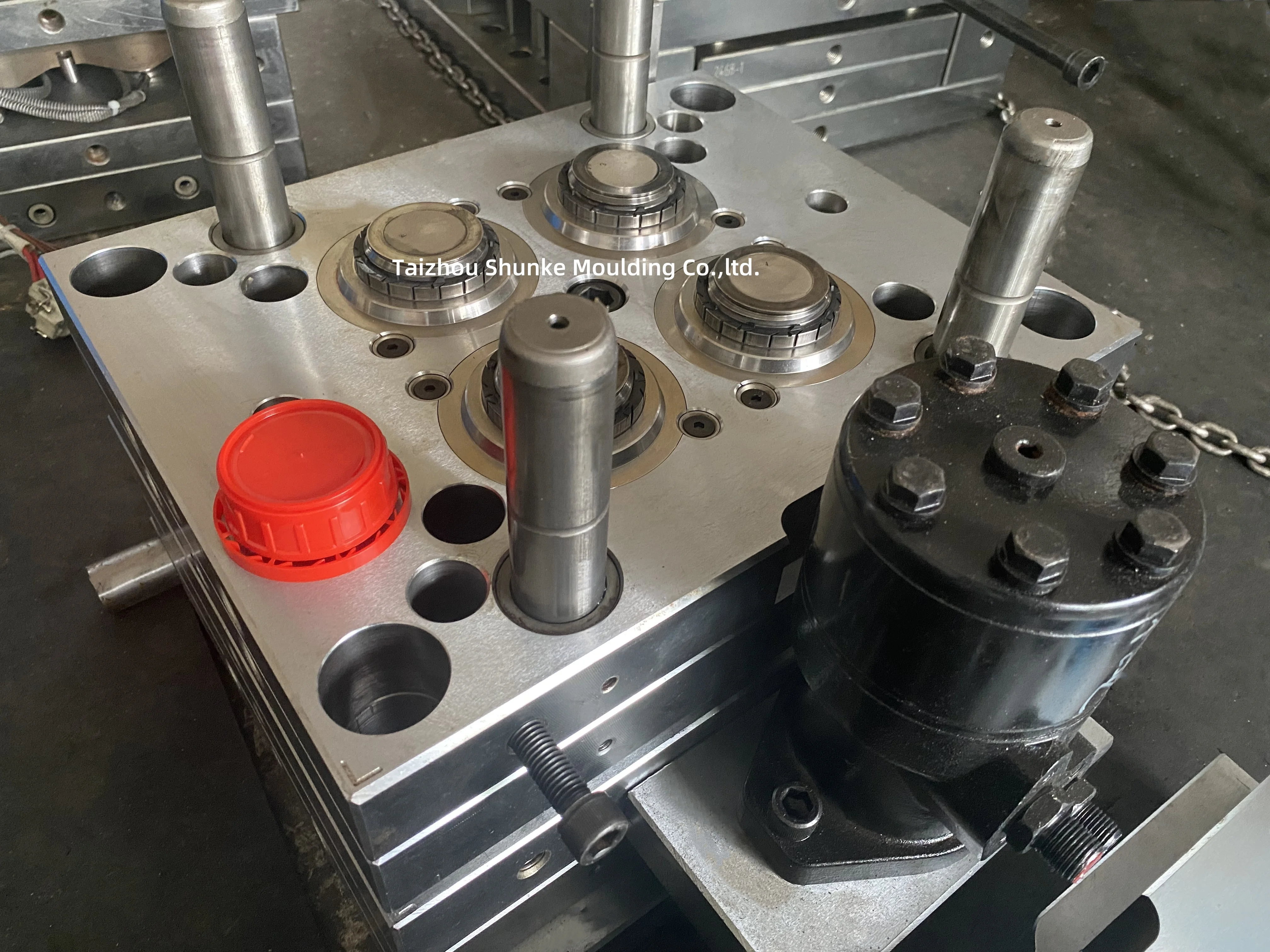 Plastic Injection Mold Engine Oil Cap for Bottle Slider Lubricant Mould 20L Extrusion