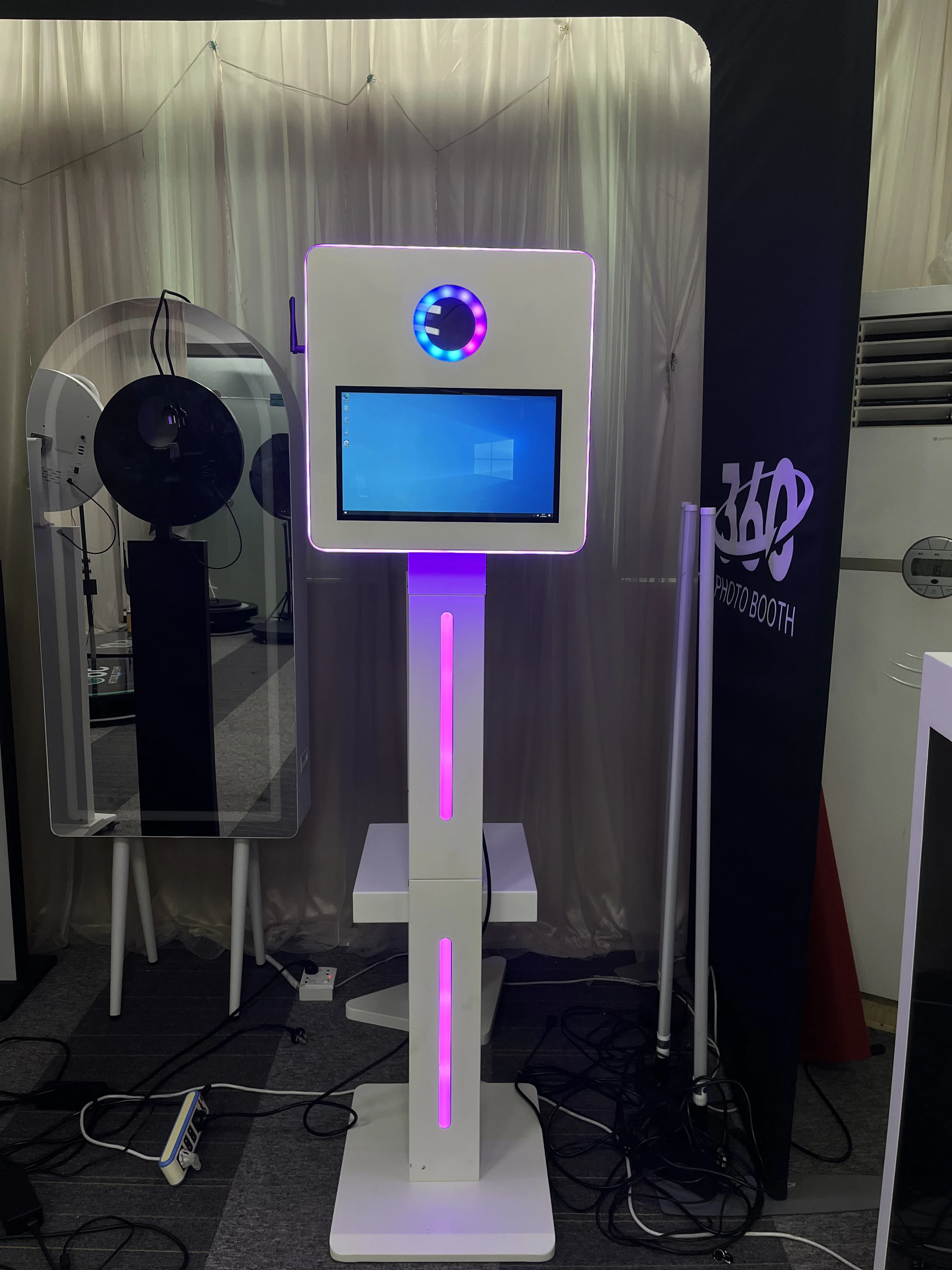 Hot sell 15.6 Inch Touch Camera Dslr Photo Booth Selfie Photo Booth for Wedding Party