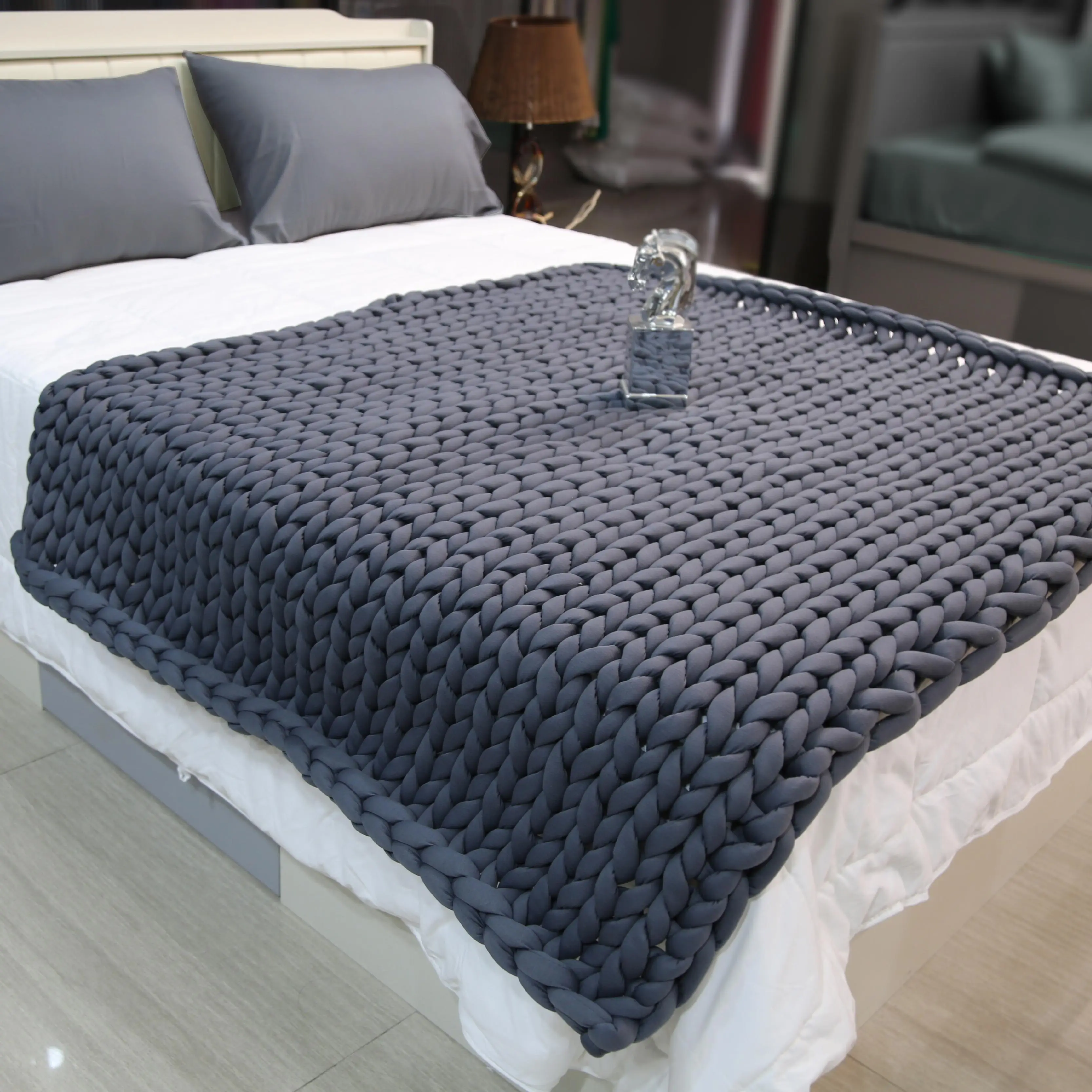Luxury Super Thick Cozy No-Shedding Braided Cable Knit Winter Blanket Chunky Knitted Heavy Weighted Throw with Cooling Feature