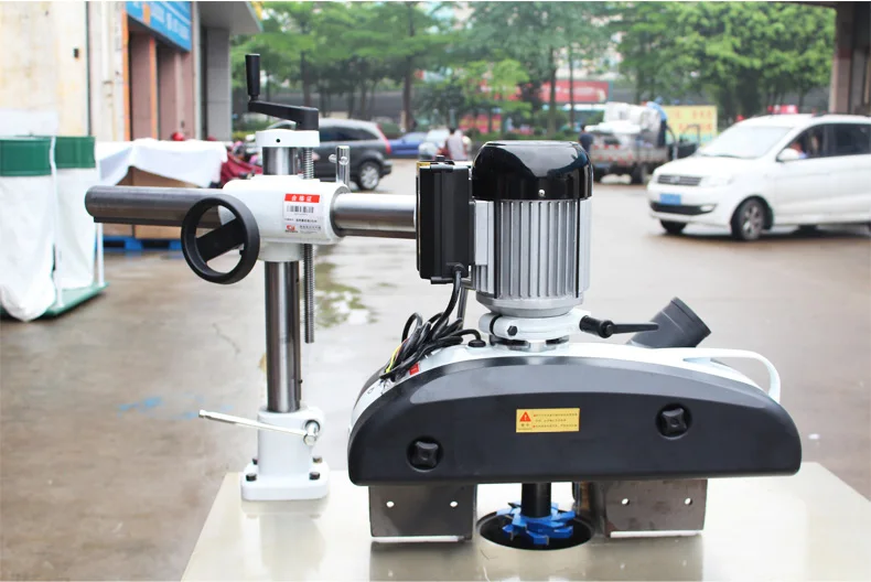 Устройство подачи 4 или 8 колес для работы по дереву