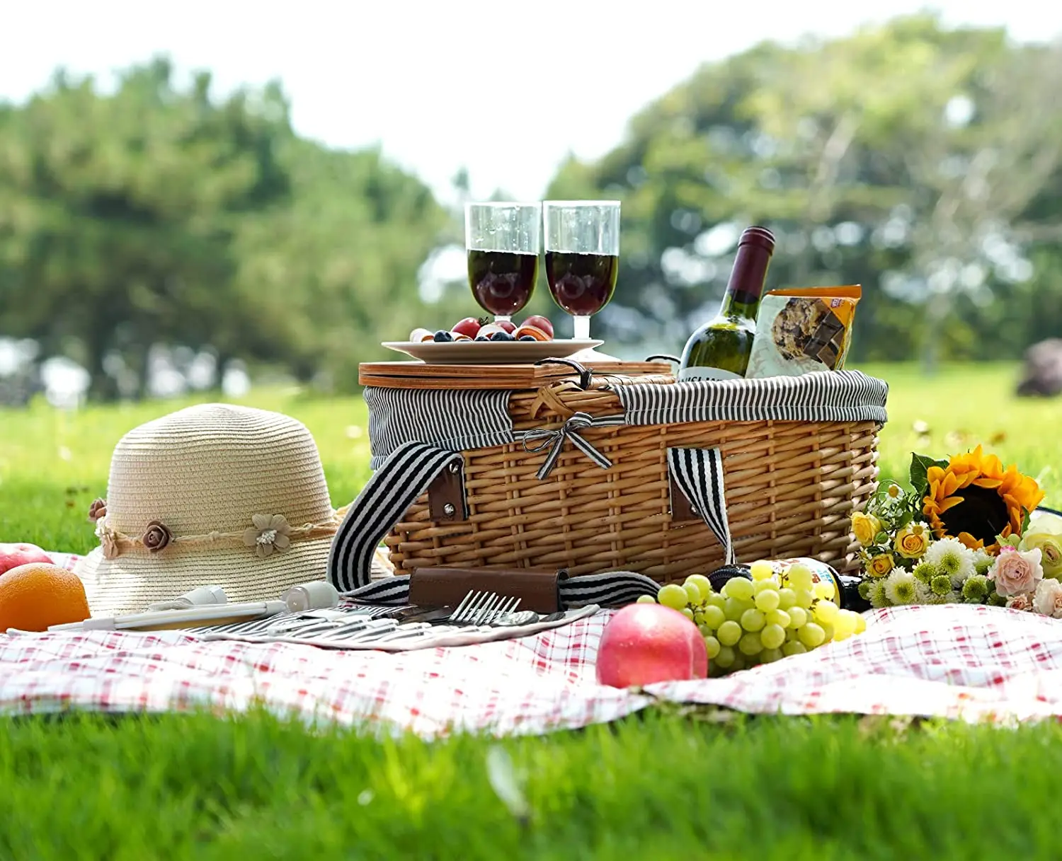 Large Size Natural Eco-friendly Wicker Basket Outdoor Picnic Basket Vegetable Basket For Picking and shopping