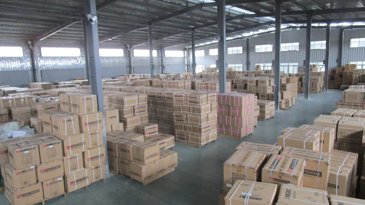 HTC GT-689 4 In 1 LED IPX6 Waterproof Rechargeable Men Beard Shaver Ear&Nose Hair Trimmer