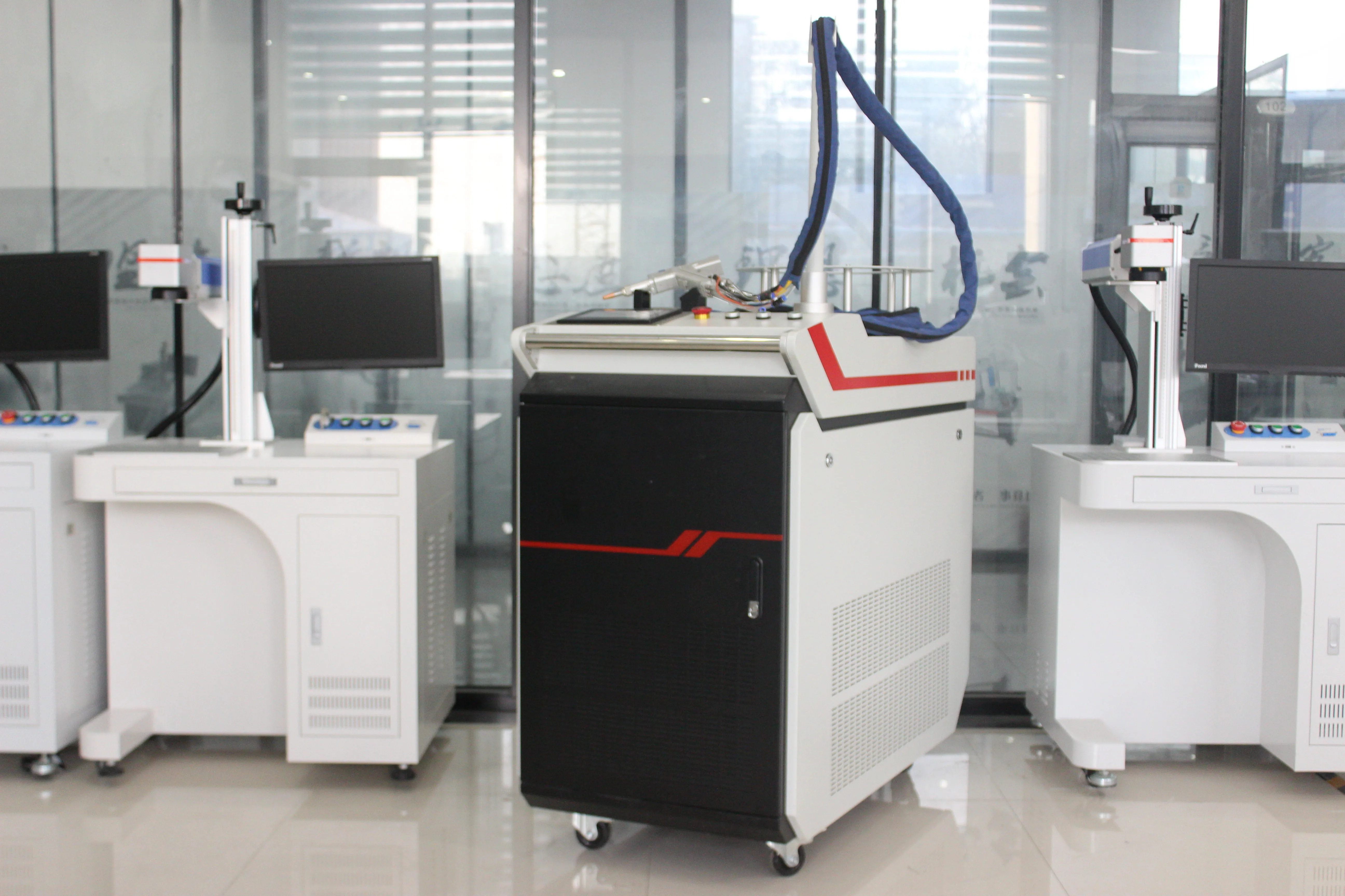 ZCLASER Industrial Laser Welding Machine Handheld Fiber Laser Welding Machine MAX RECI Portable Laser Welder For Metal 3mm 5mm