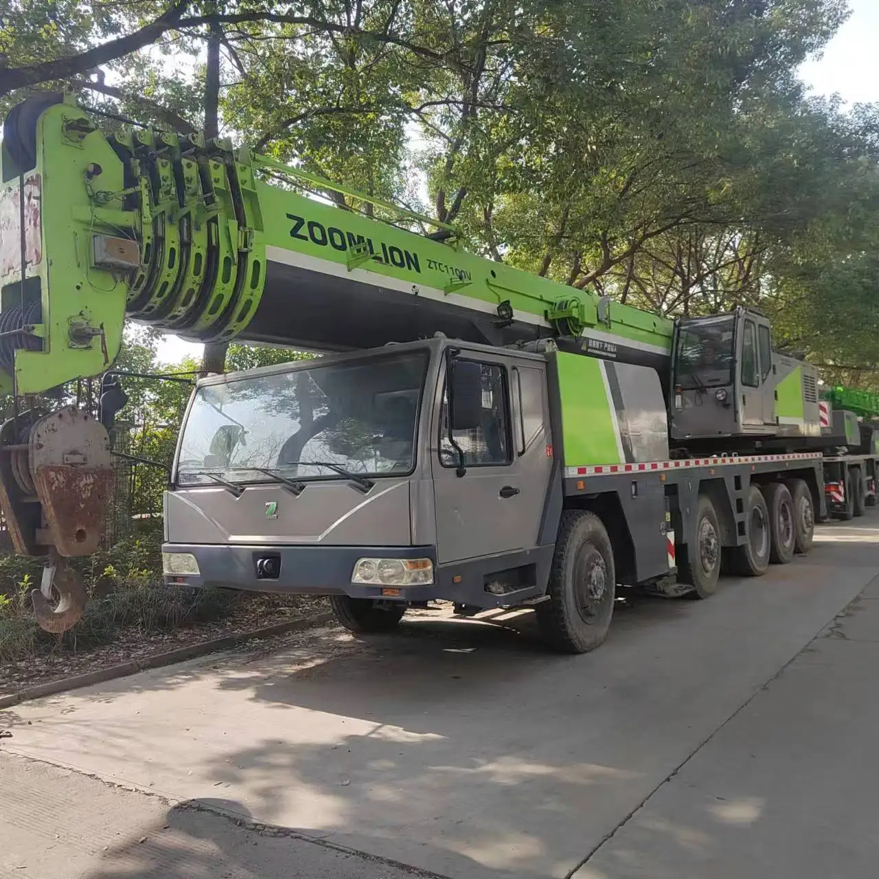 China Mobile Crane 110 Ton Truck Crane Hydra Crane Price Zoomlion ZTC1100V low cost and quality