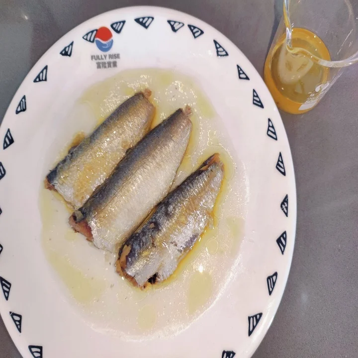 Оптовая продажа консервированных морепродуктов сардин в масле 125 г