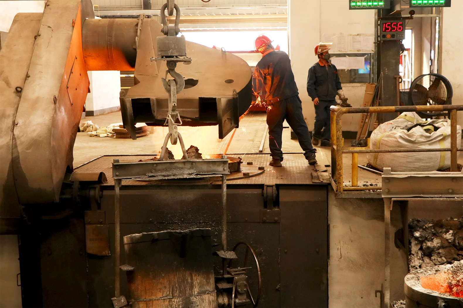 Metal Forge Furnace Iron Smelting Pots Iron Smelting Furnace