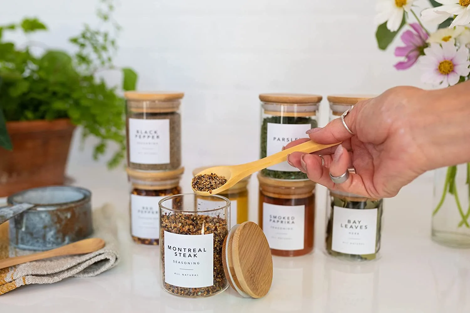 Natural Wholesale 16 oz air Tight Food Storage Containers Screw Lid Kitchen Glass Spice Jars Set with Bamboo Wood Lid and Label