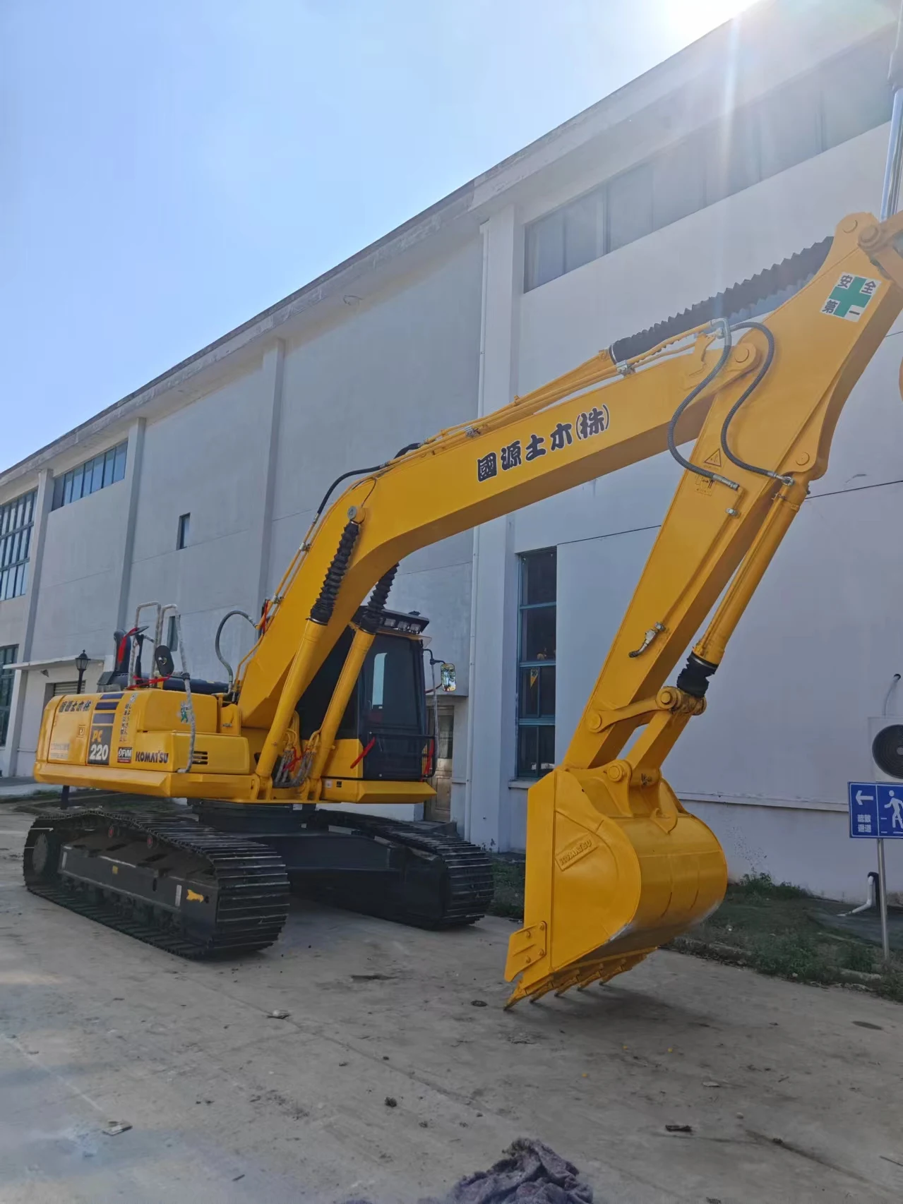 Used komatsu PC220-8 almost new with good price used komatsu pc220 pc220-8