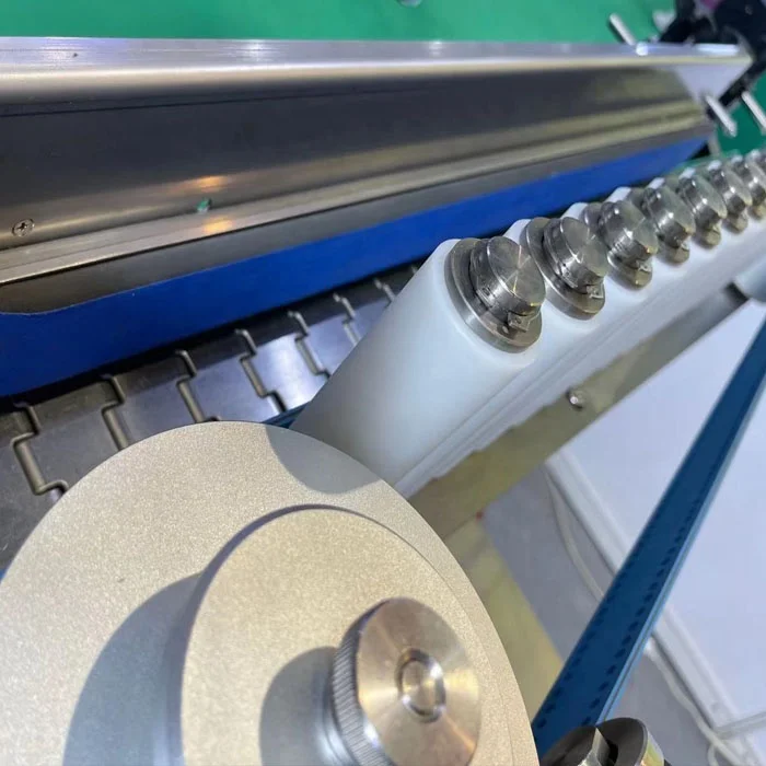 Automatic wet glue labeling machine for bottle cosmetic plastic bottle paste labeling machine packaging and labeling machine pri