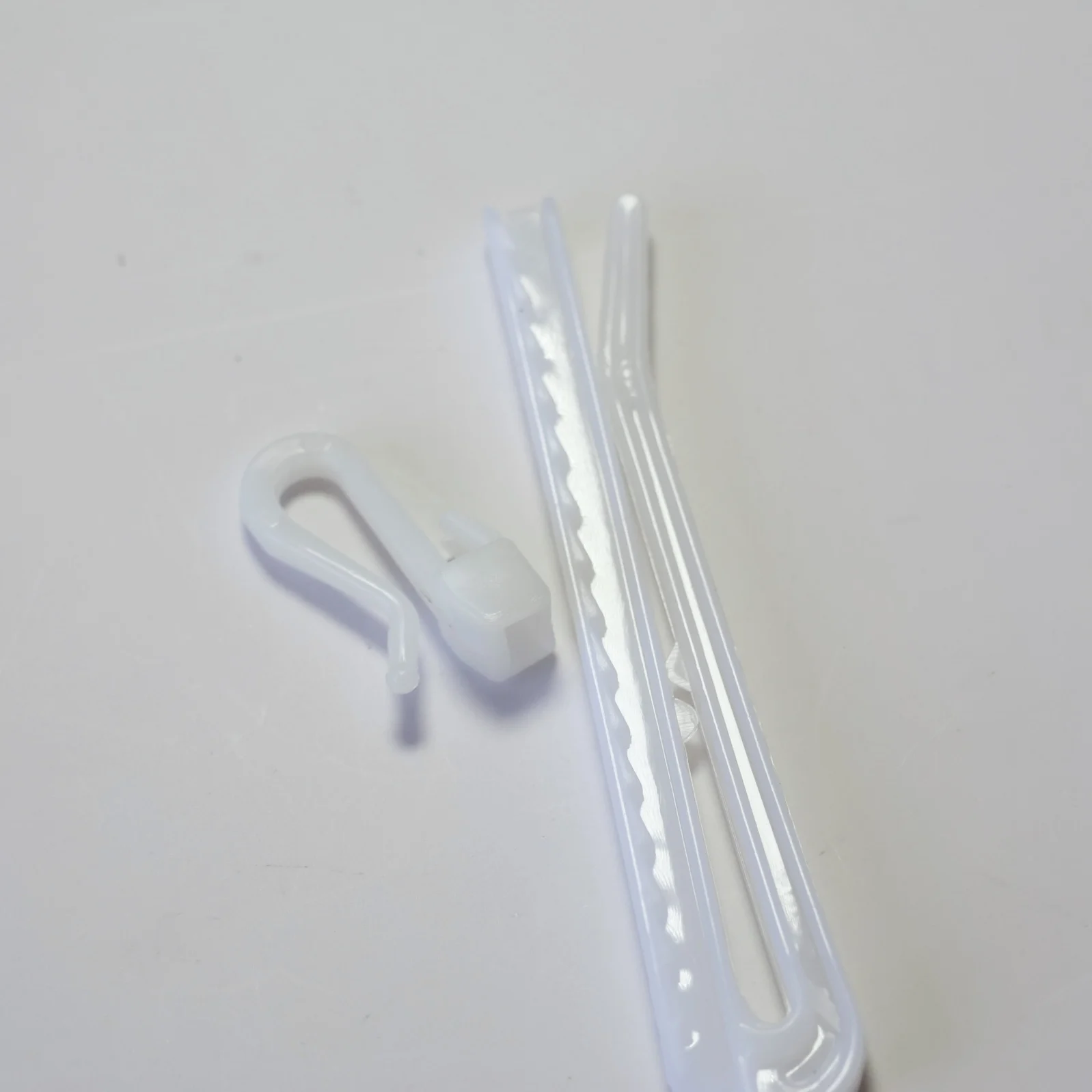 Plastic Curtain Hooks Adjustable plastic pins Pinch Pleat Hooks for drapery