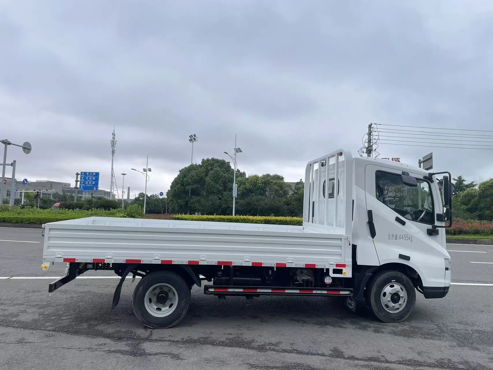 2024 BYD T5DM New Chinese Brand Electric Truck Range over 1000KM with DM Gasoline & Electric Options Cargo Truck