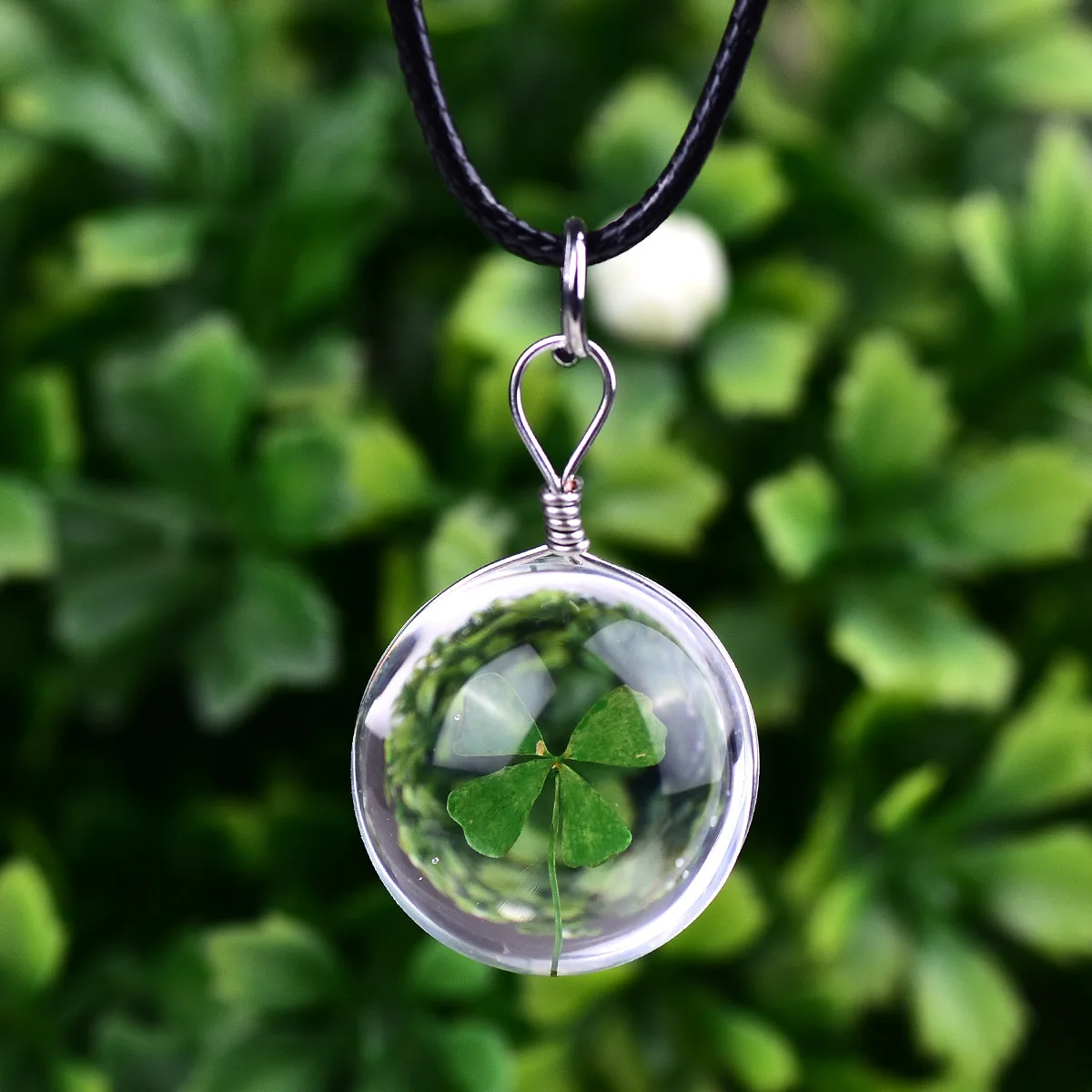 Green Leaf Pendant Chain Glass Ball Necklace Clover Pressed Real Flower Specimen Jewelry Four Leaf Clover Nature Plant 20mm XP