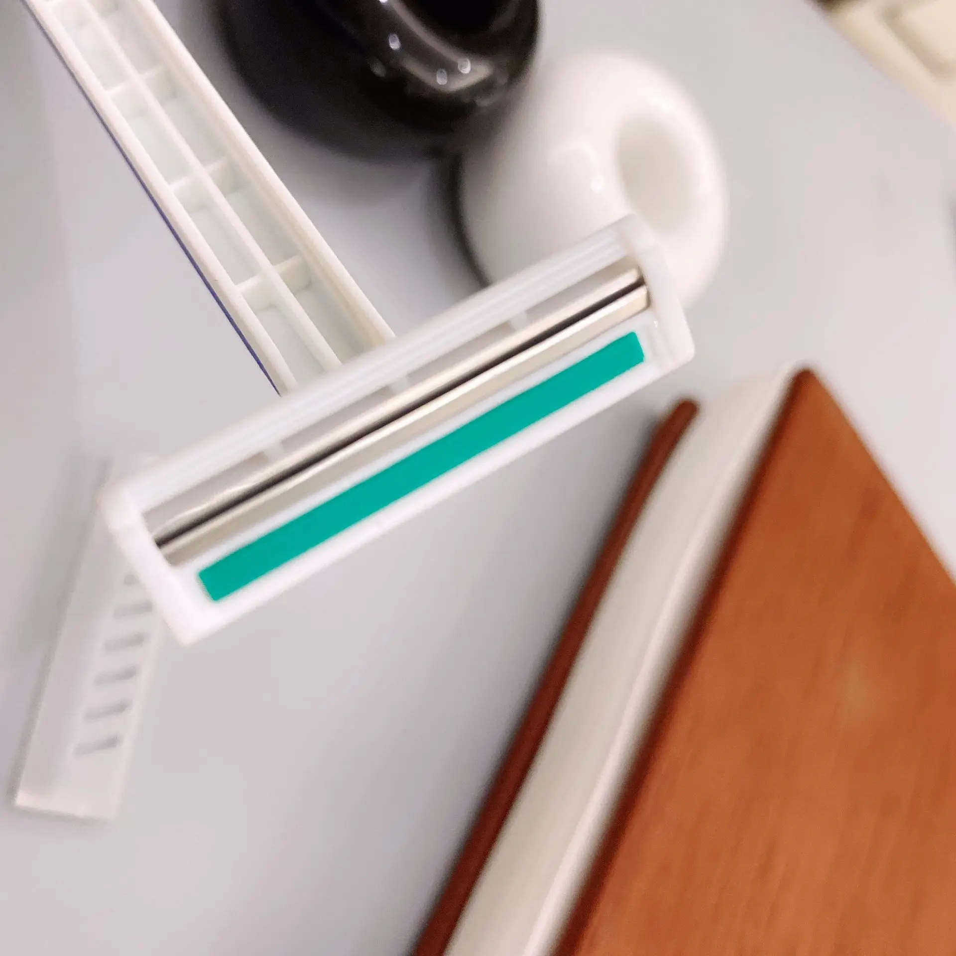 Hot Selling Safety And Hygiene Gememe Double Twin Blade Razor With Disposable Razor For Men or Women