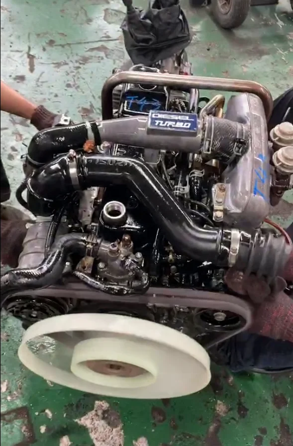 Pick up engine  4JB1T used genuine engine 2.8T motor with 4X4 transmission box gearbox