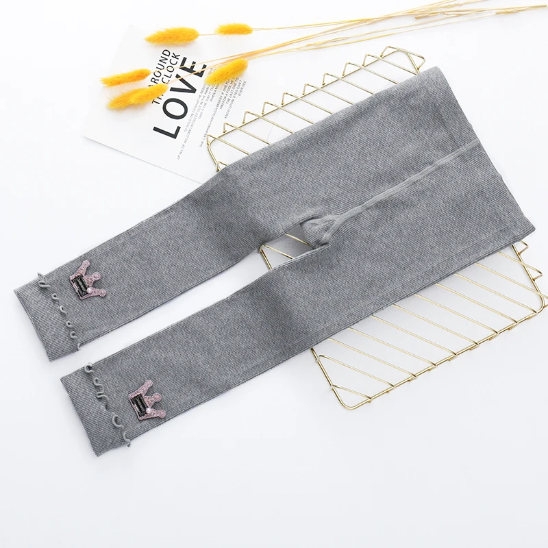 
Selected knitted fabrics can be worn in spring and autumn for girls aged 3-10 