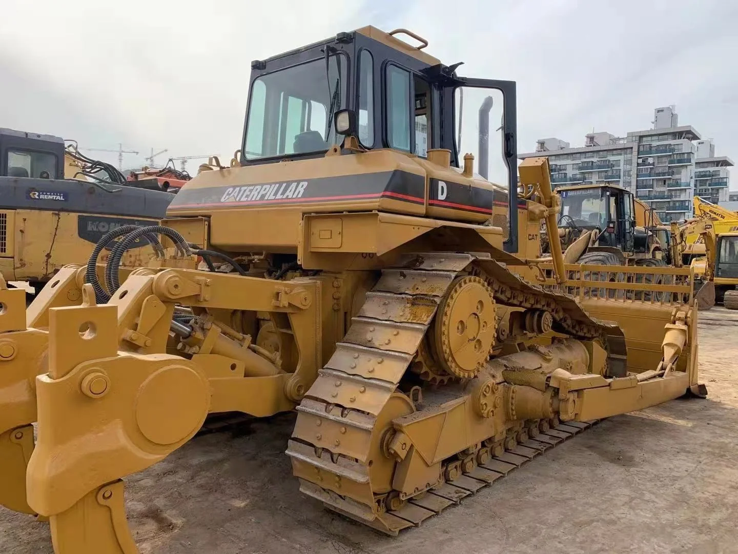 Used caterpillar D6R bulldozer, CAT D6 D7 D8N D9K crawler bulldozer for sale in shanghai