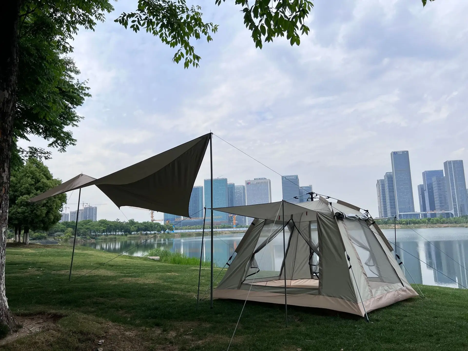 Single Four-Sided Auto Quick Open Beach/Camping Tent Waterproof Windproof Large Outdoor Camping Pop-Up Tent Made Fiberglass