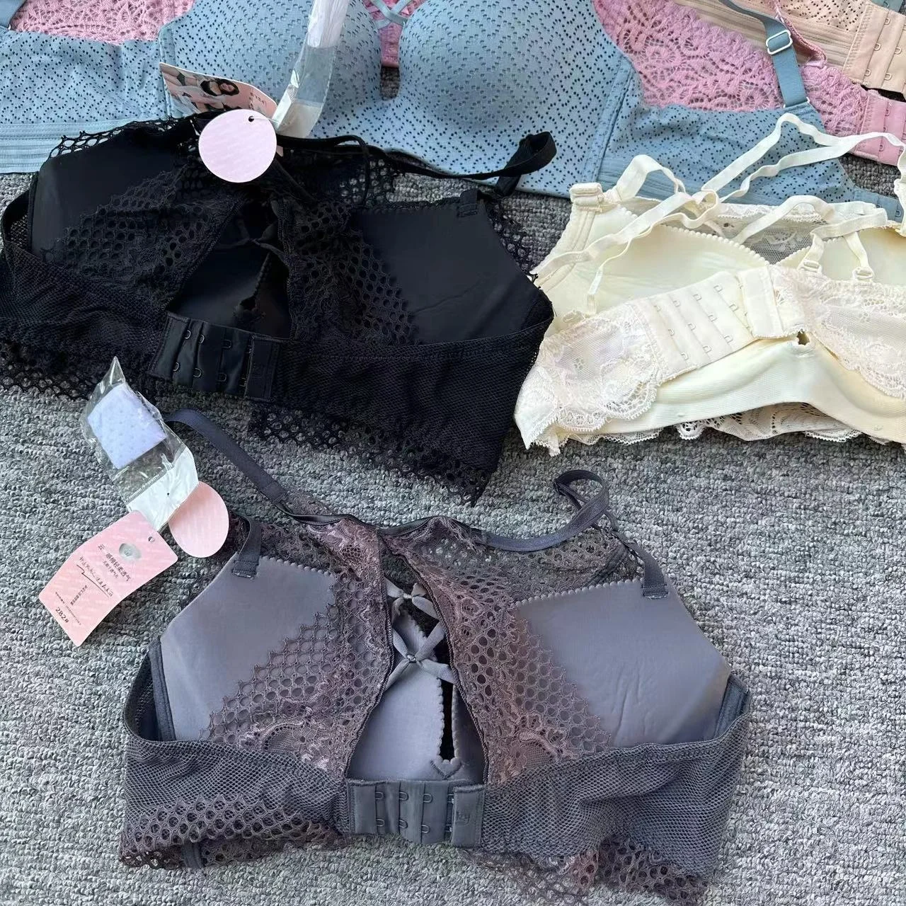 Factory direct selling of cheap fashion bras stock lot clear global trade through Internet website Venezuela Armenia etc.market