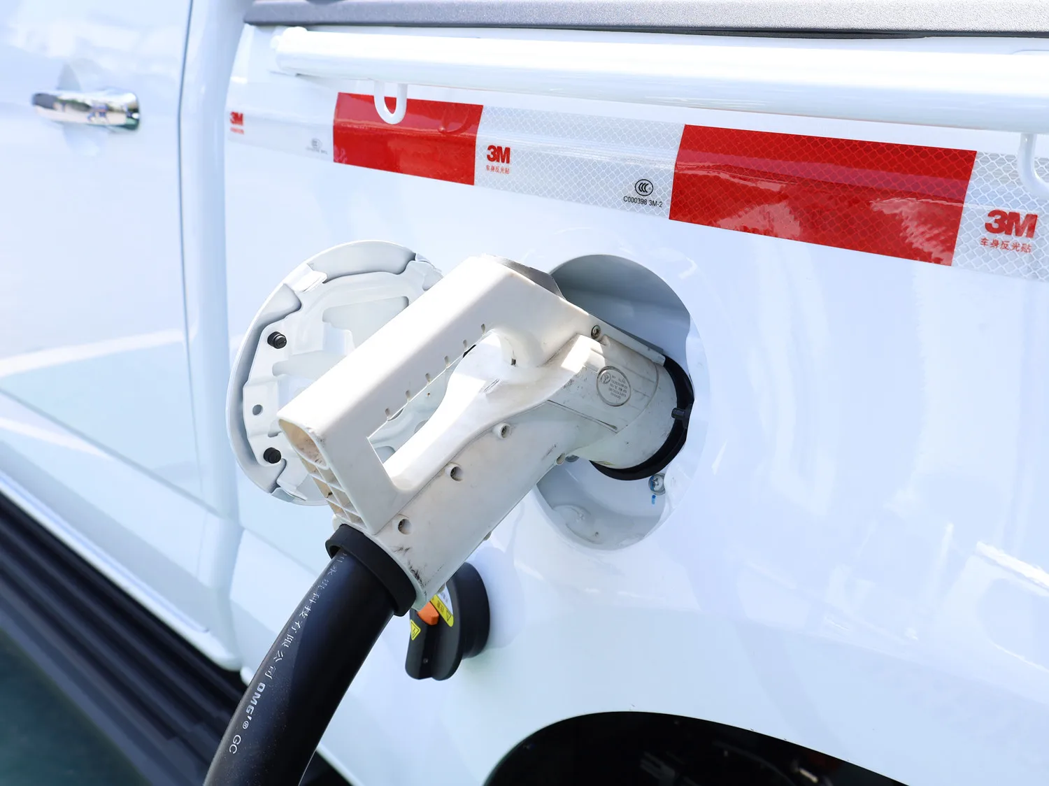 2024 new Chinese electric Qingling Motors brand new pickup trucks 3.0T  brand mini electric cargo truck pickups for sale