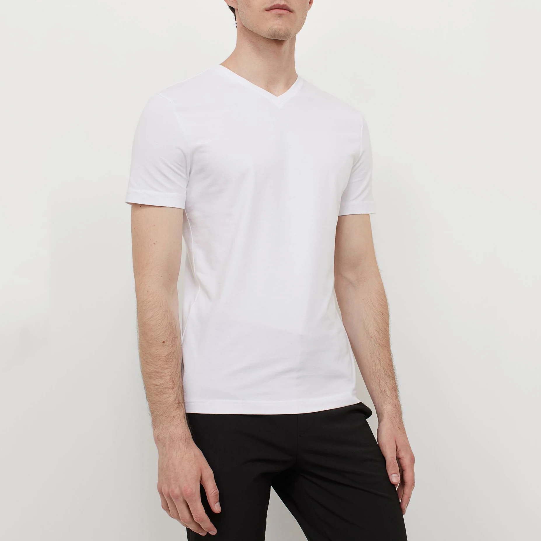 High Quality Cotton 95%, Elastane 5% Men Slim-fit Plain Customizable Logo V-neck T-shirts in Soft Jersey