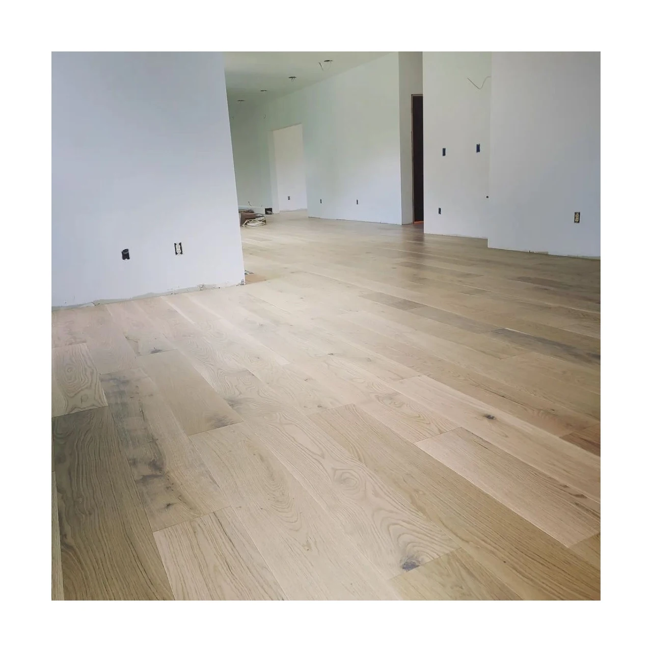 Manufacturer of solid wood engineered oak timber flooring for  villas
