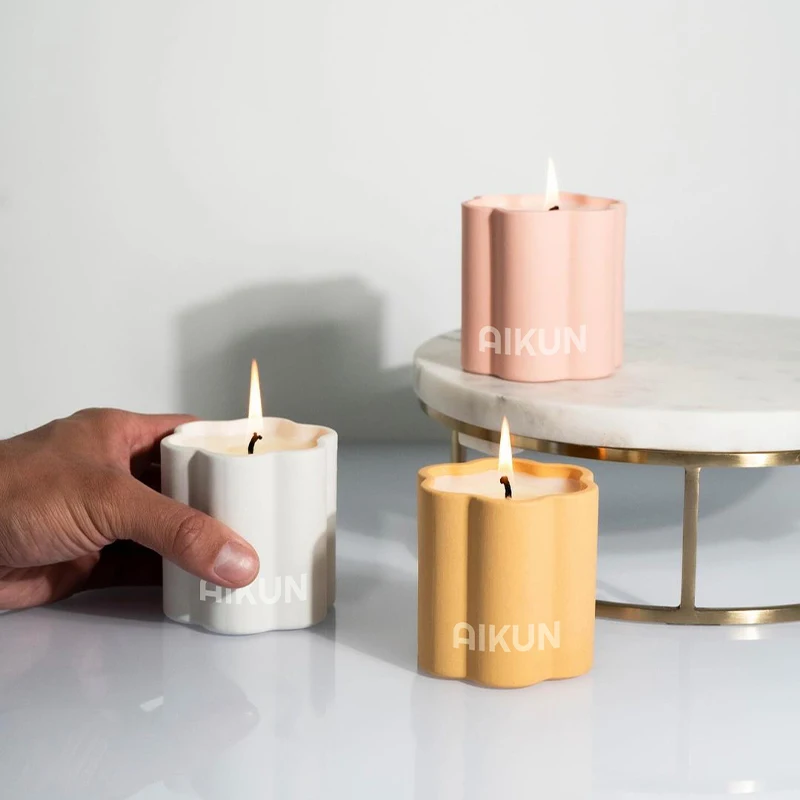 AIKUN Natural Soybean Wax Manufacturers Fragrance Flower Shape Ceramics Candle Luxury Scented Candles With Gift Box Set