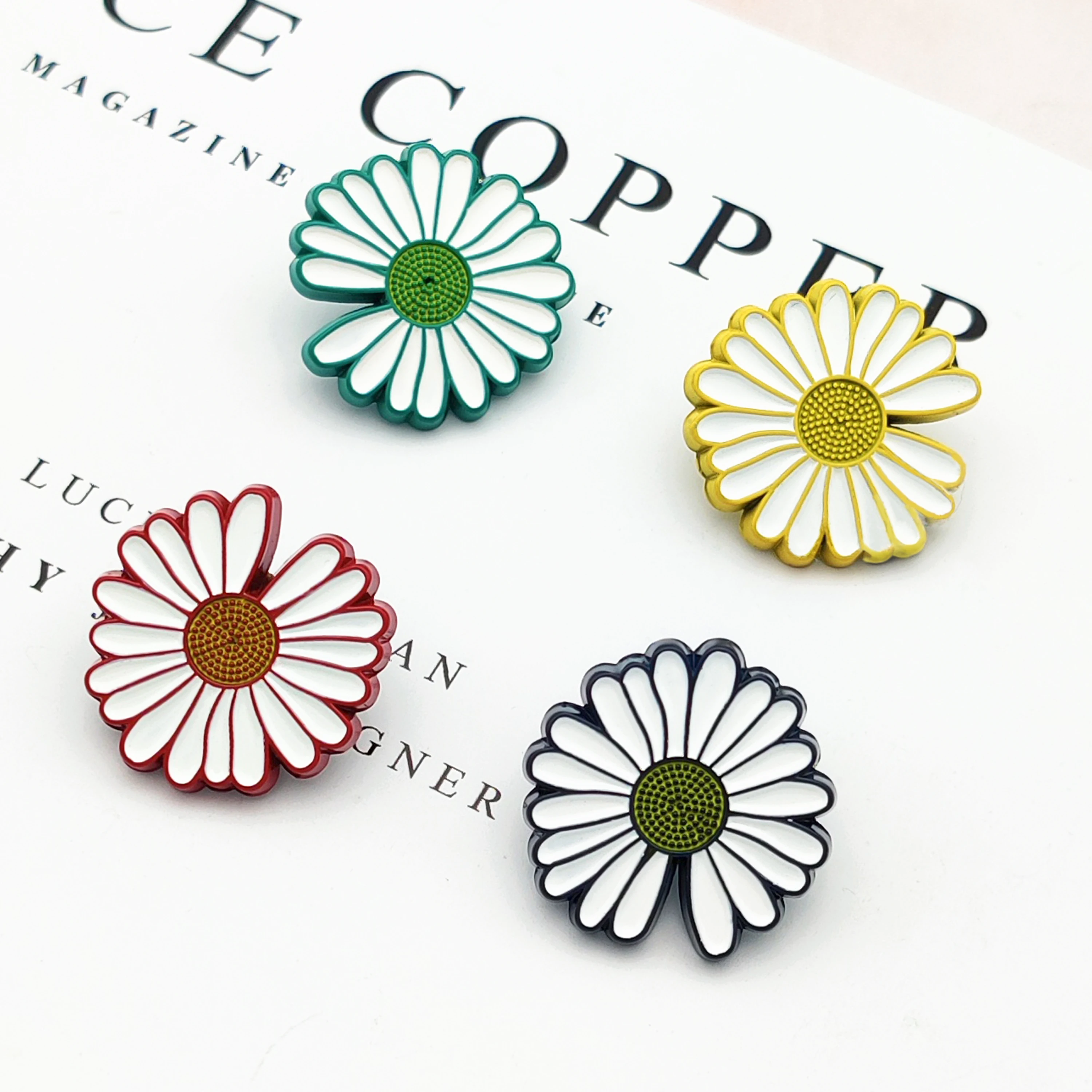 Factory Custom Enamel Brooch PIN Luxury Metal Badge pin for Clothing