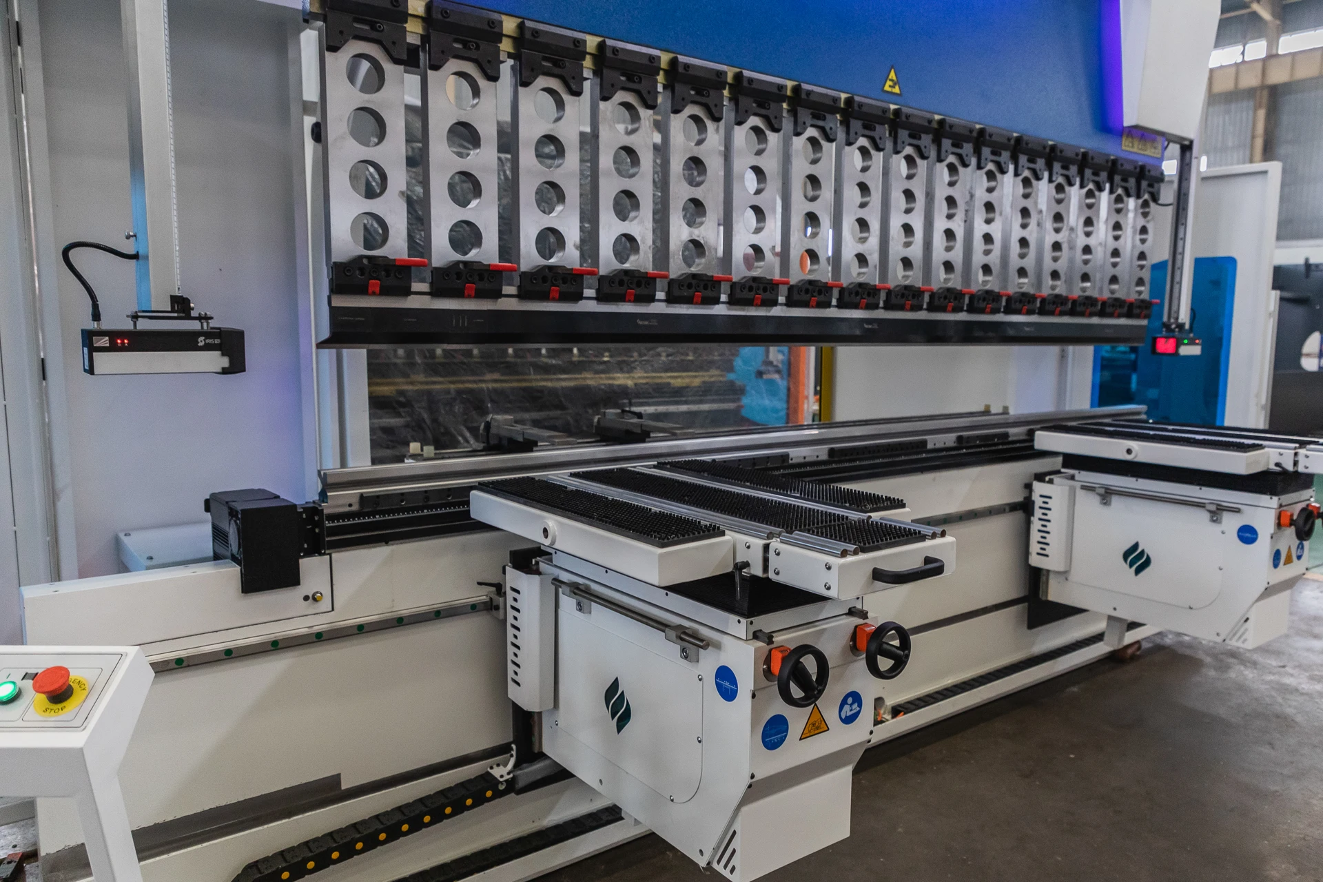 Точность пресс-тормоз EURO PRO 3200 мм популярный размер CNC